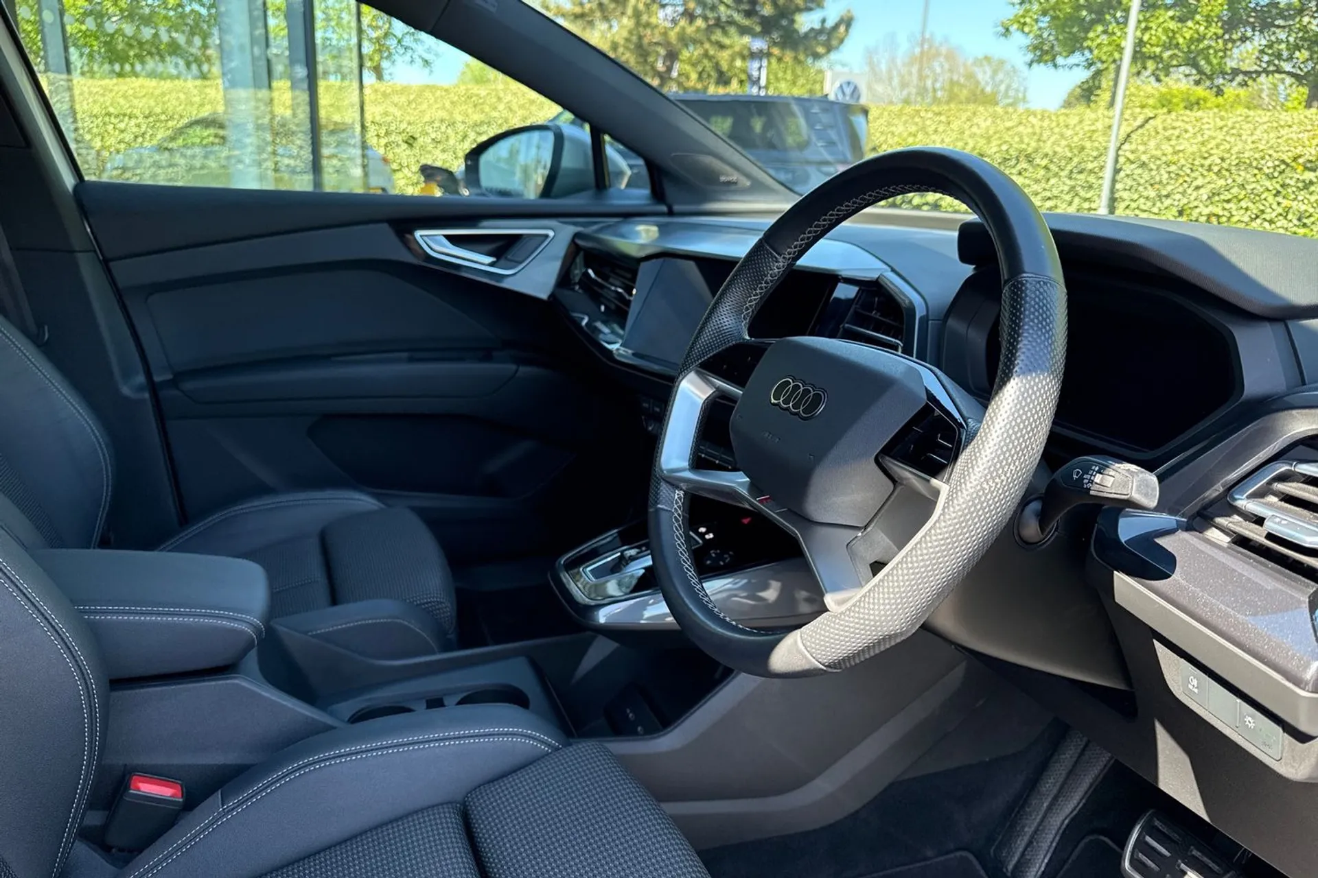 Audi Q4 thumbnail image number 23