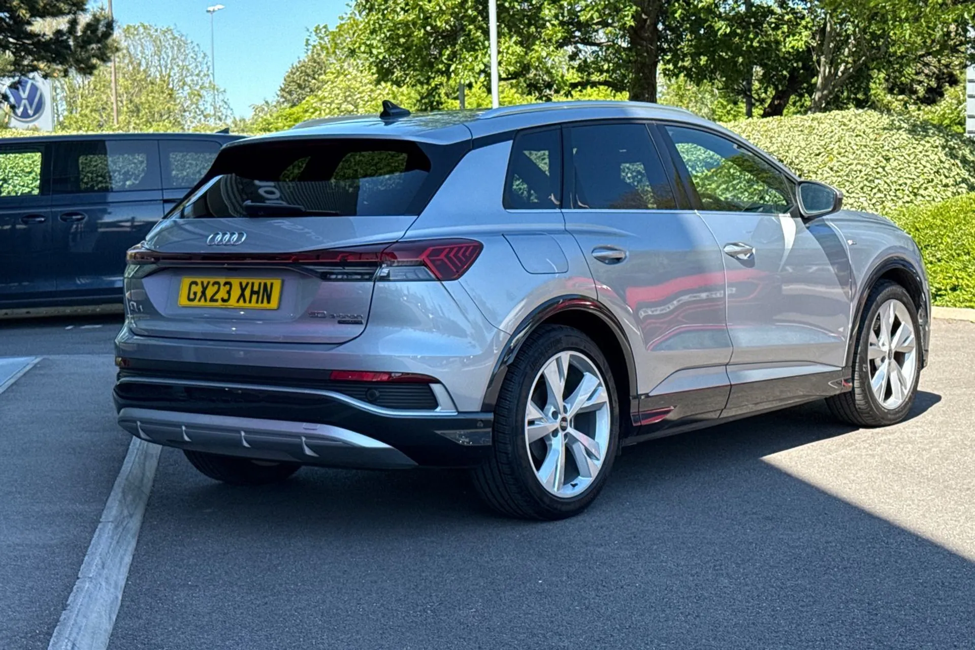 Audi Q4 thumbnail image number 10