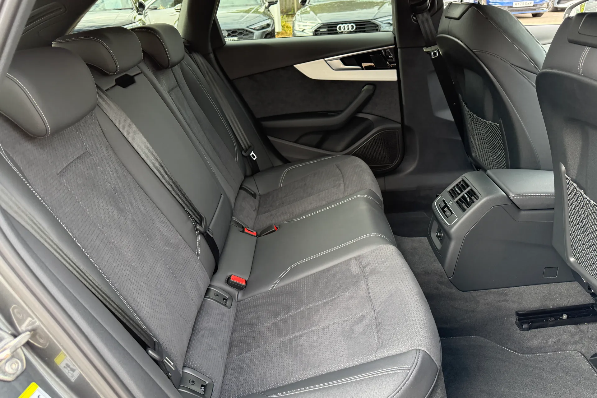 Audi A4 thumbnail image number 47