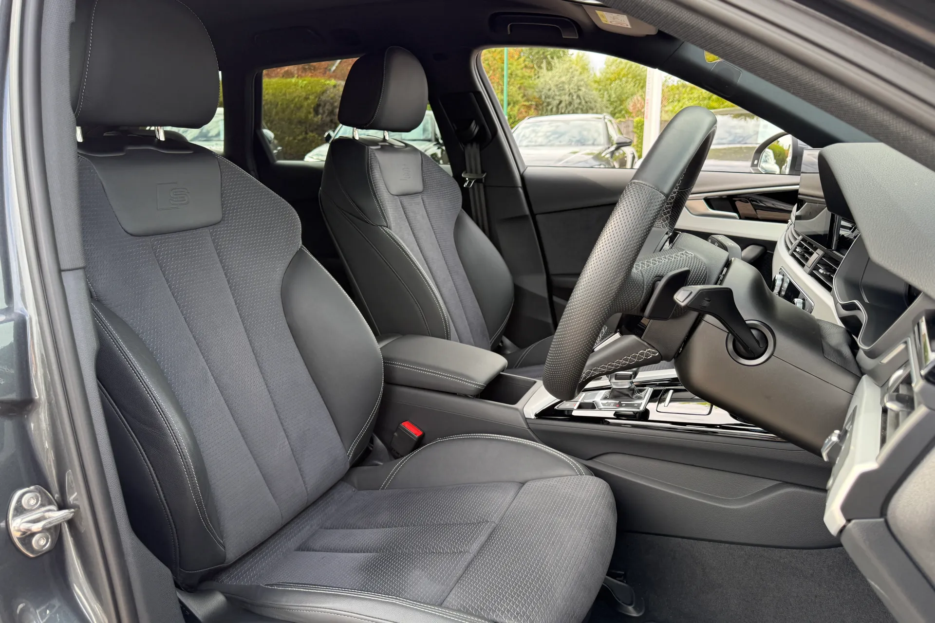 Audi A4 thumbnail image number 30