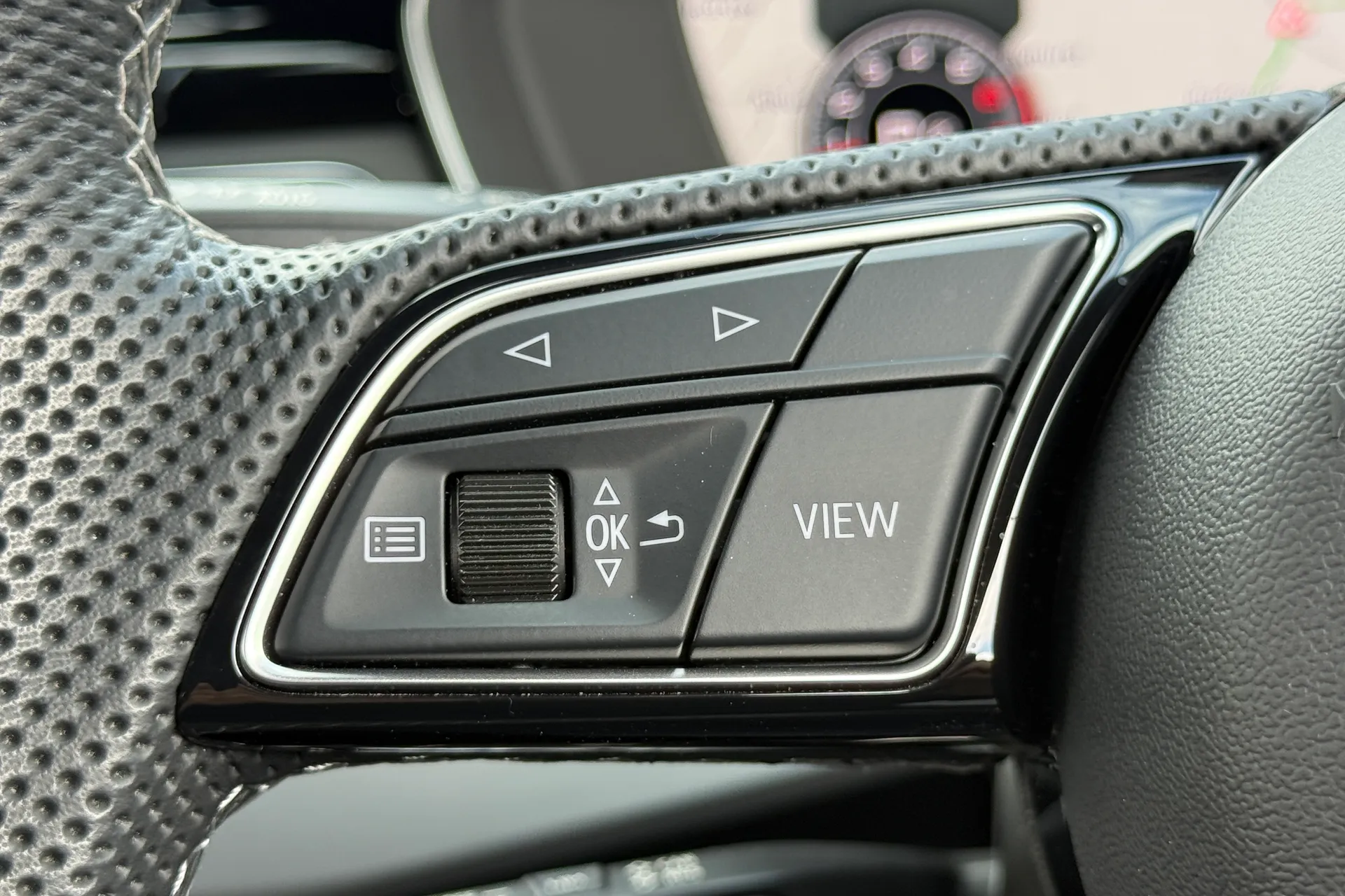 Audi A4 thumbnail image number 24