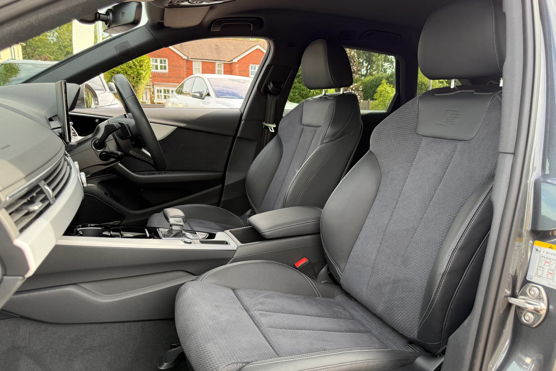 Audi A4 thumbnail image number 33