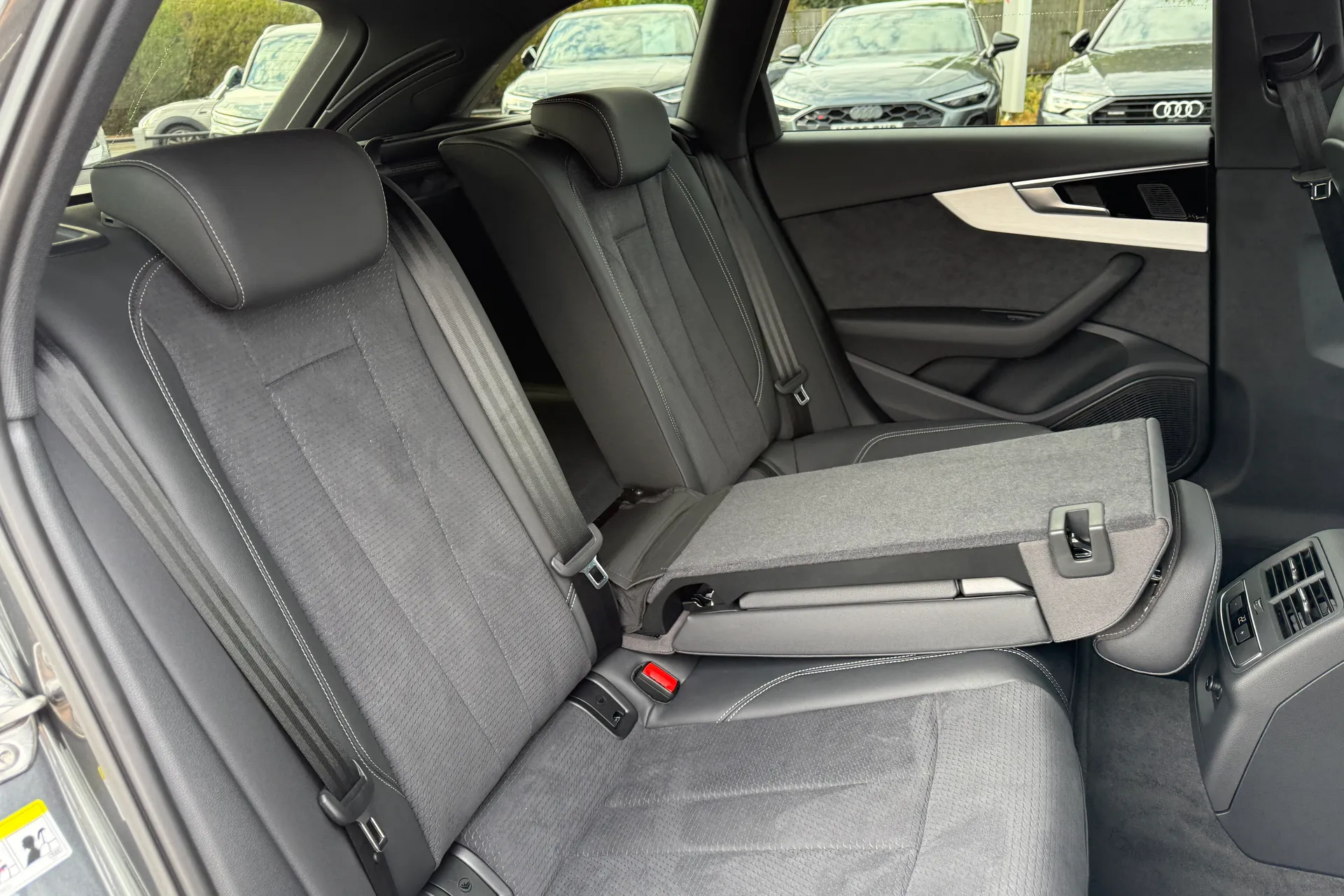 Audi A4 thumbnail image number 49
