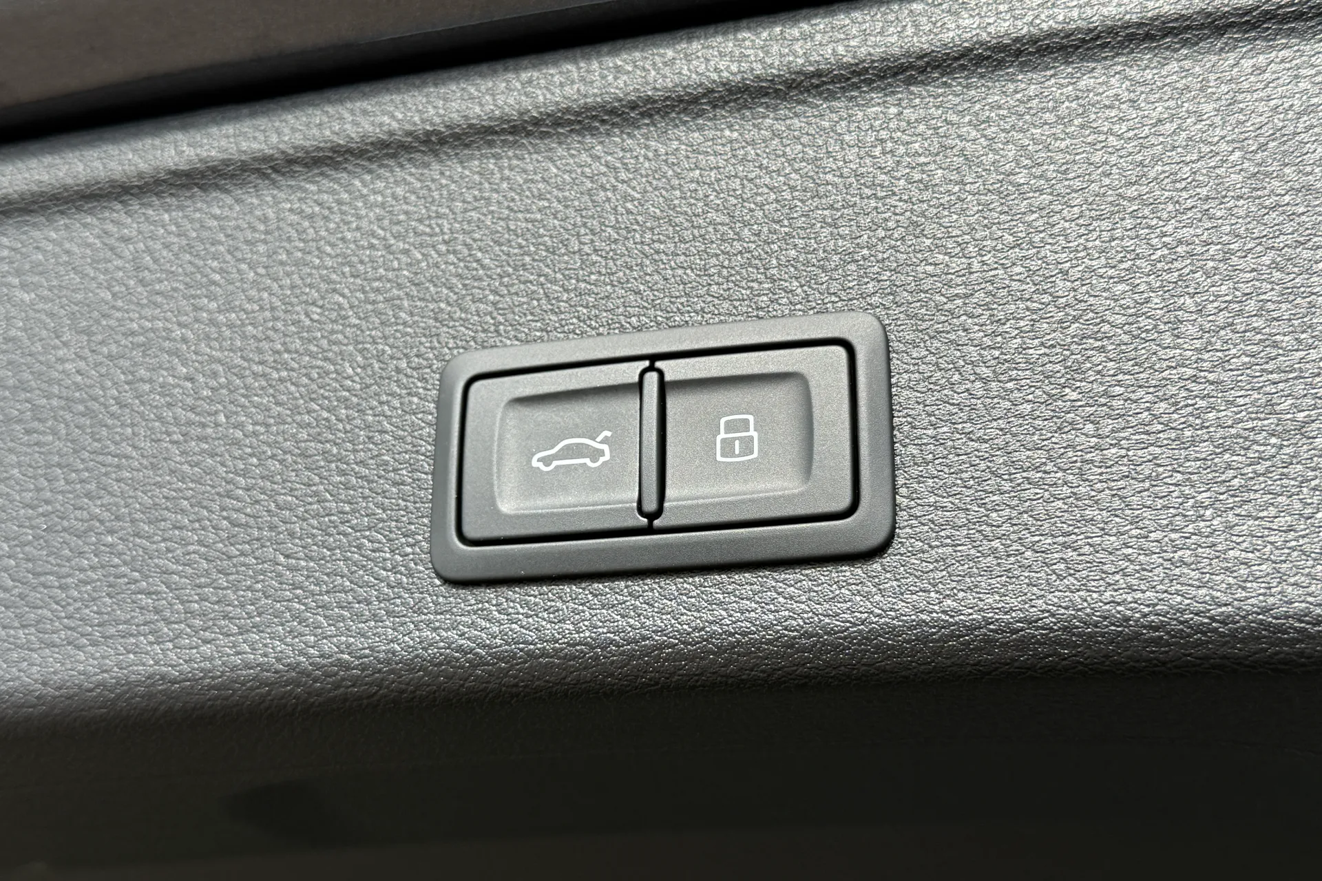Audi A4 thumbnail image number 39