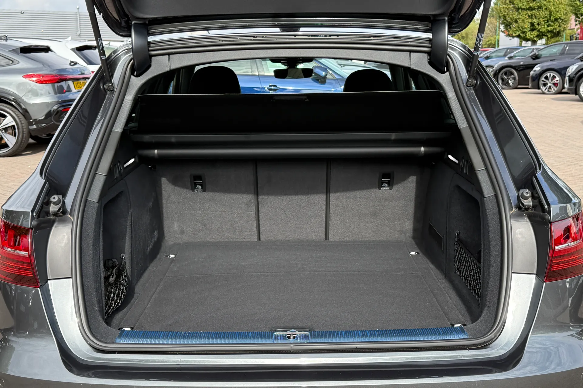 Audi A4 thumbnail image number 38