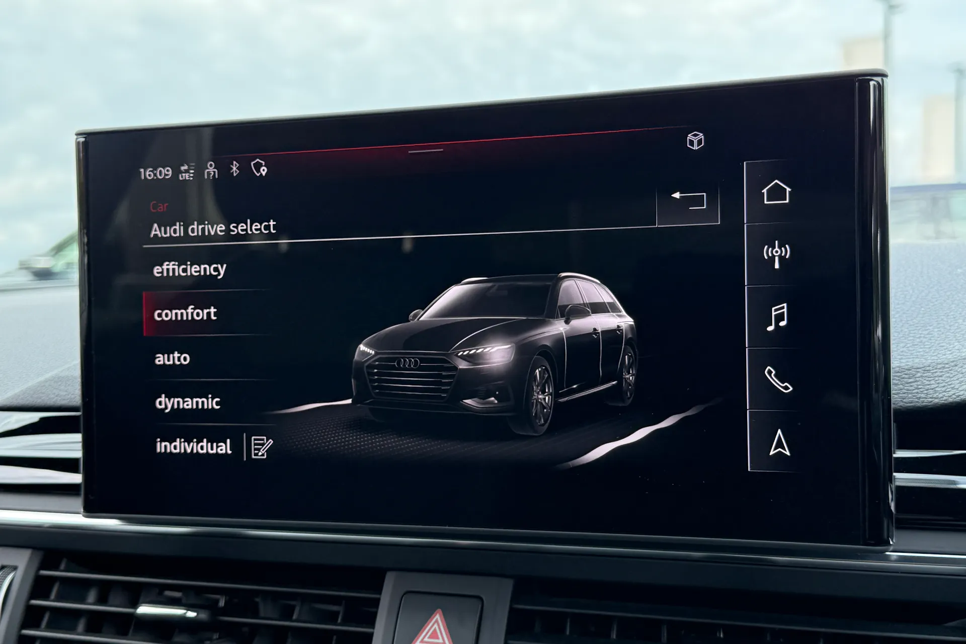 Audi A4 thumbnail image number 12