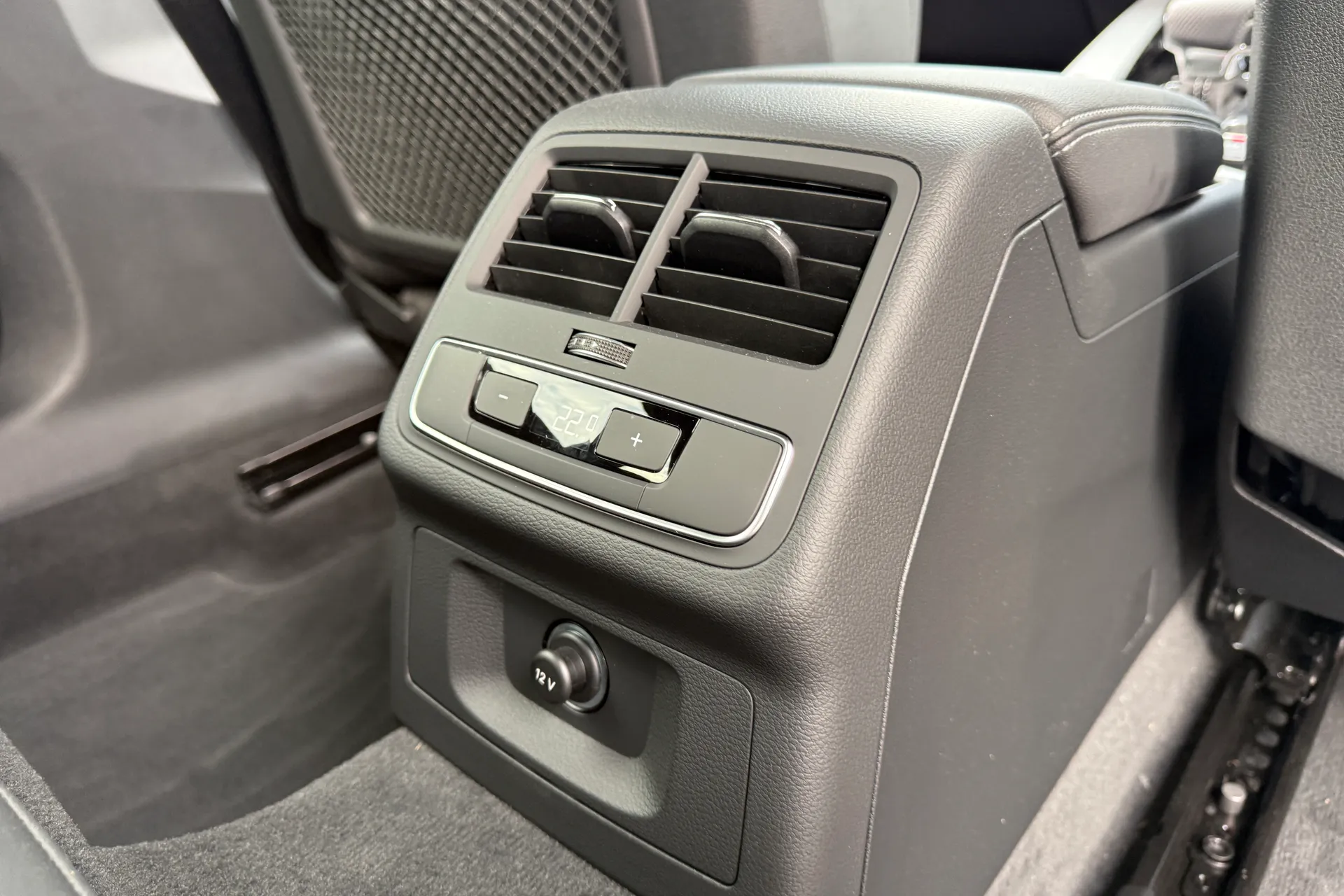 Audi A4 thumbnail image number 51