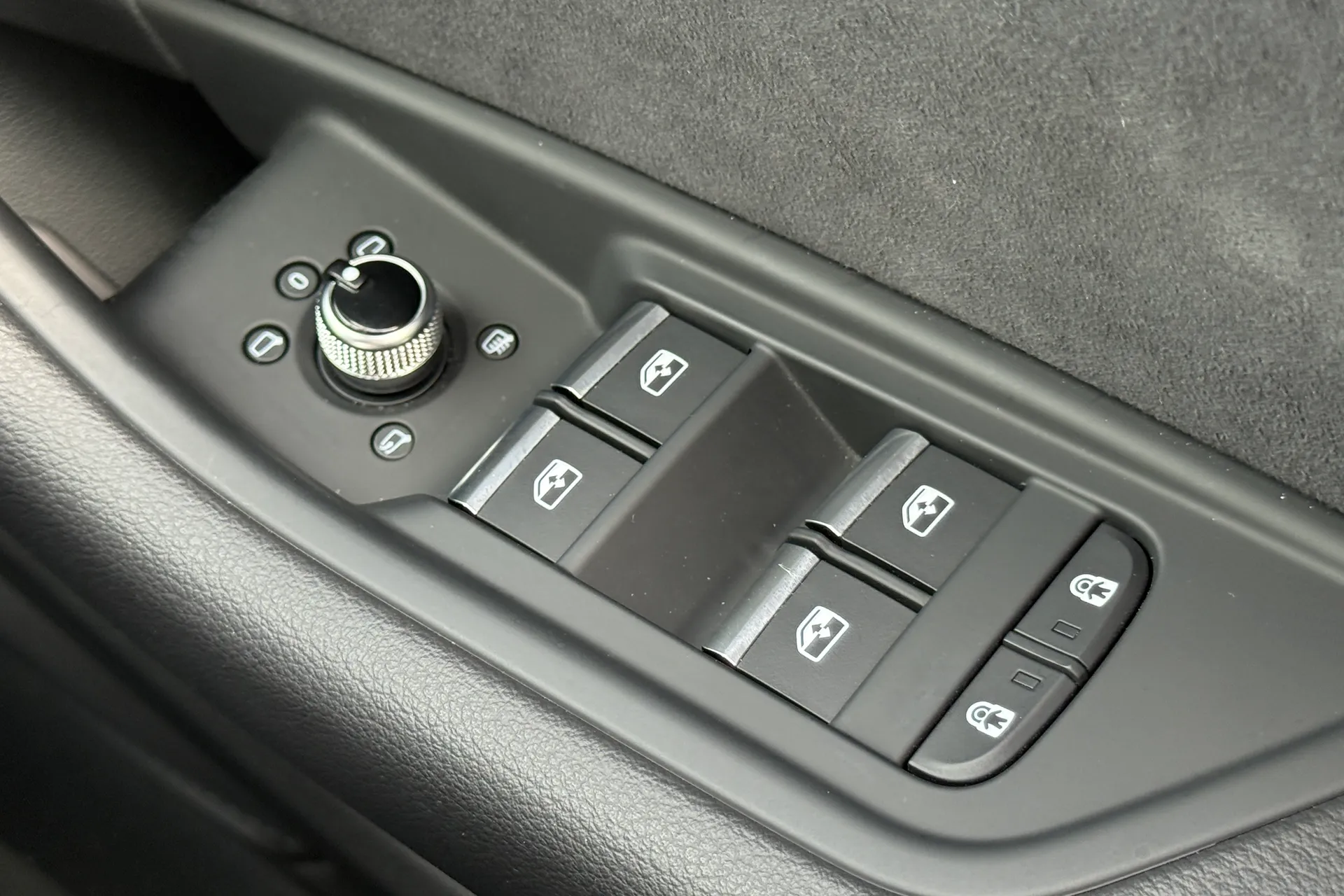 Audi A4 thumbnail image number 22