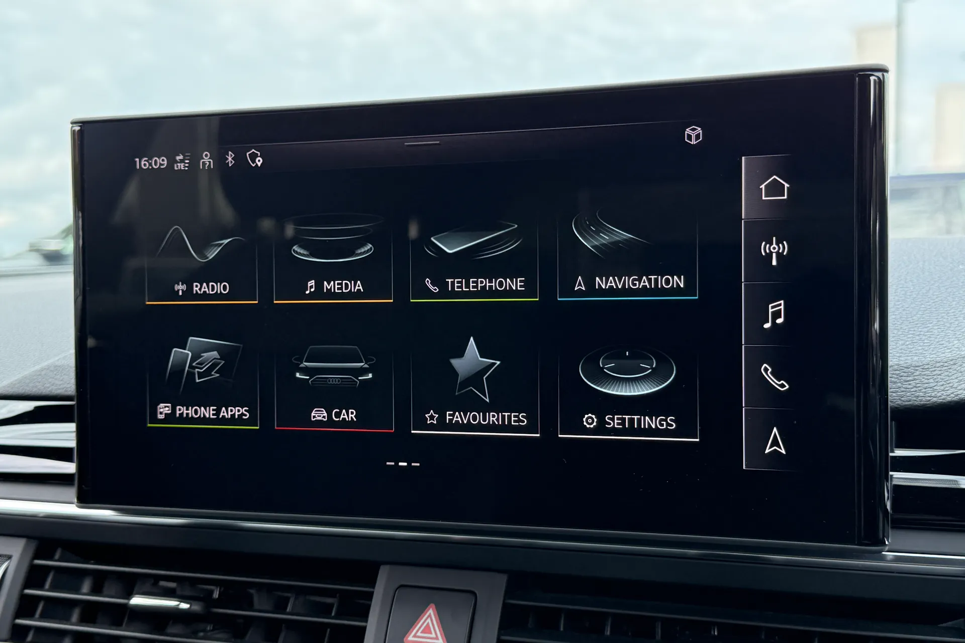 Audi A4 thumbnail image number 16