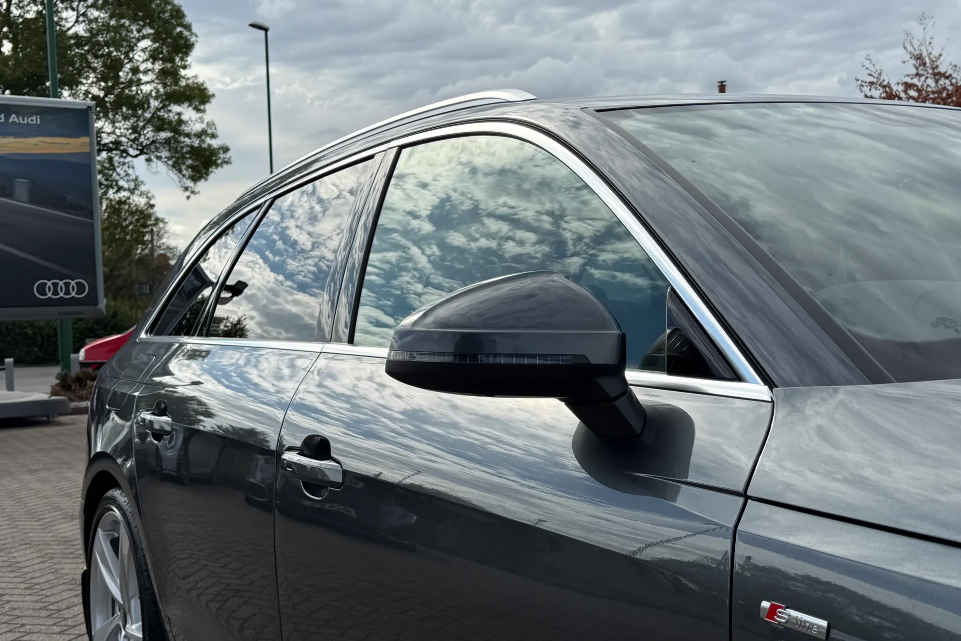 Audi A4 thumbnail image number 53