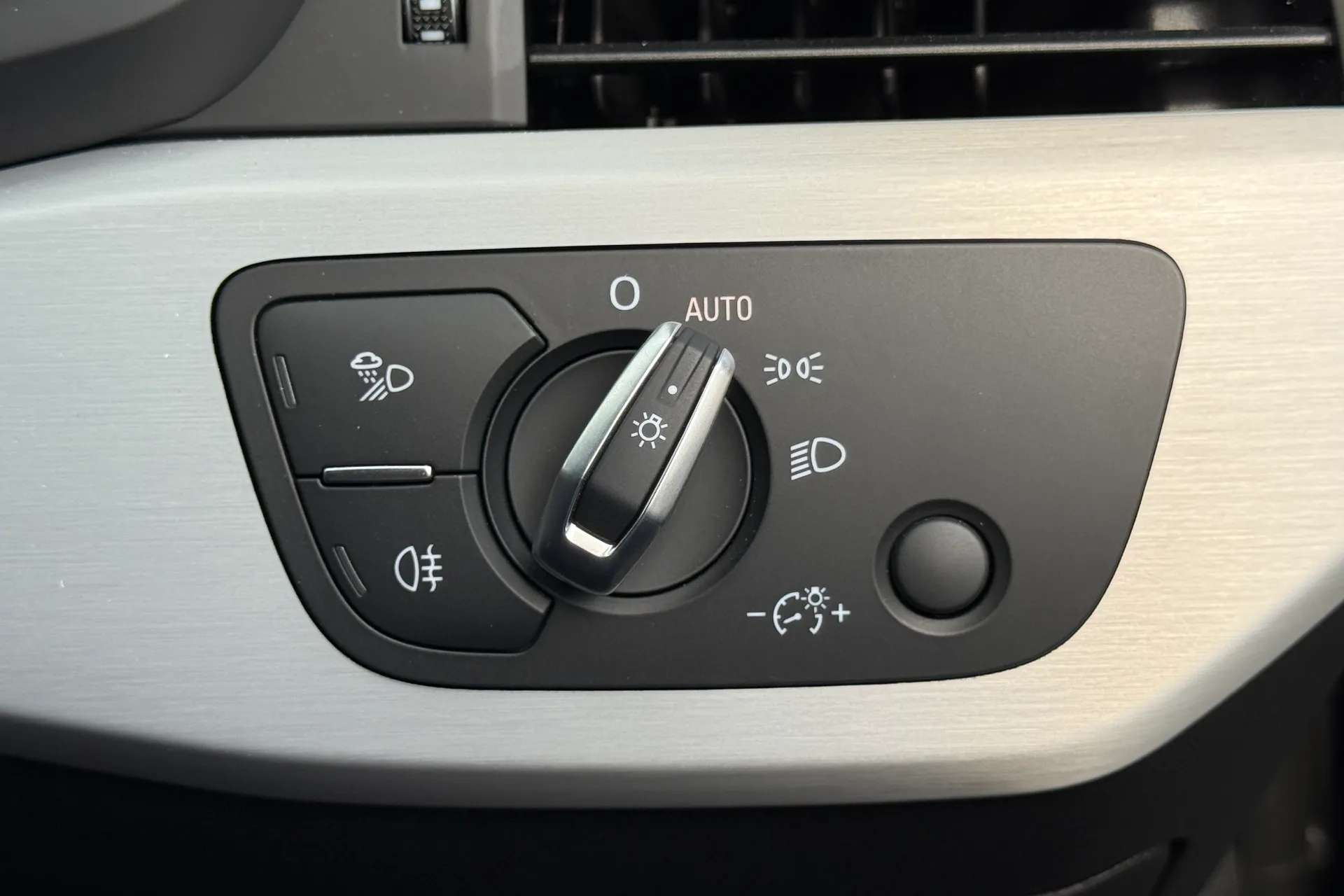 Audi A4 thumbnail image number 26