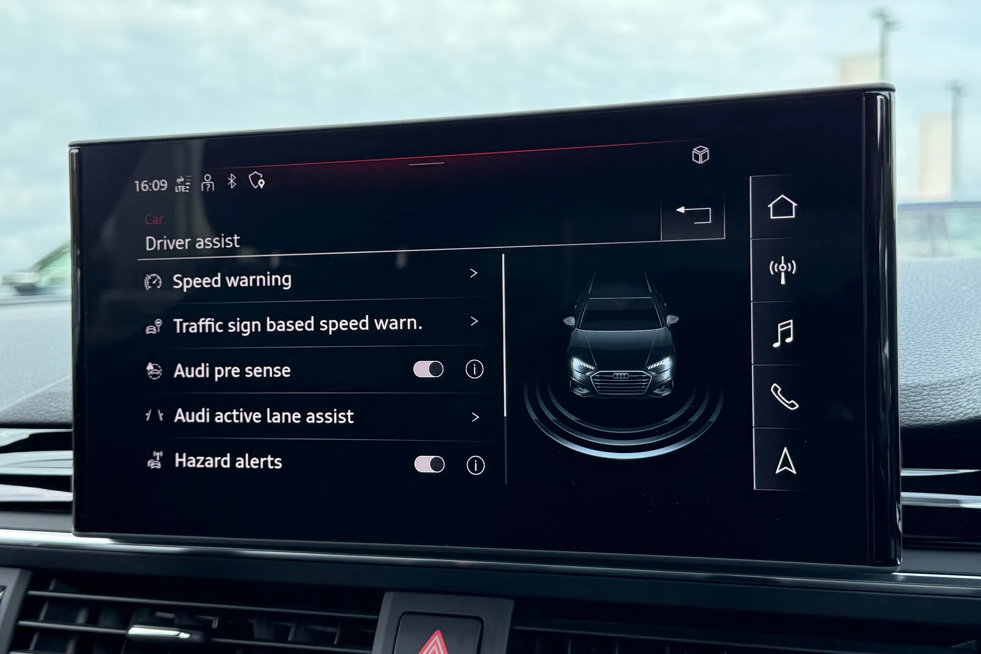 Audi A4 thumbnail image number 13