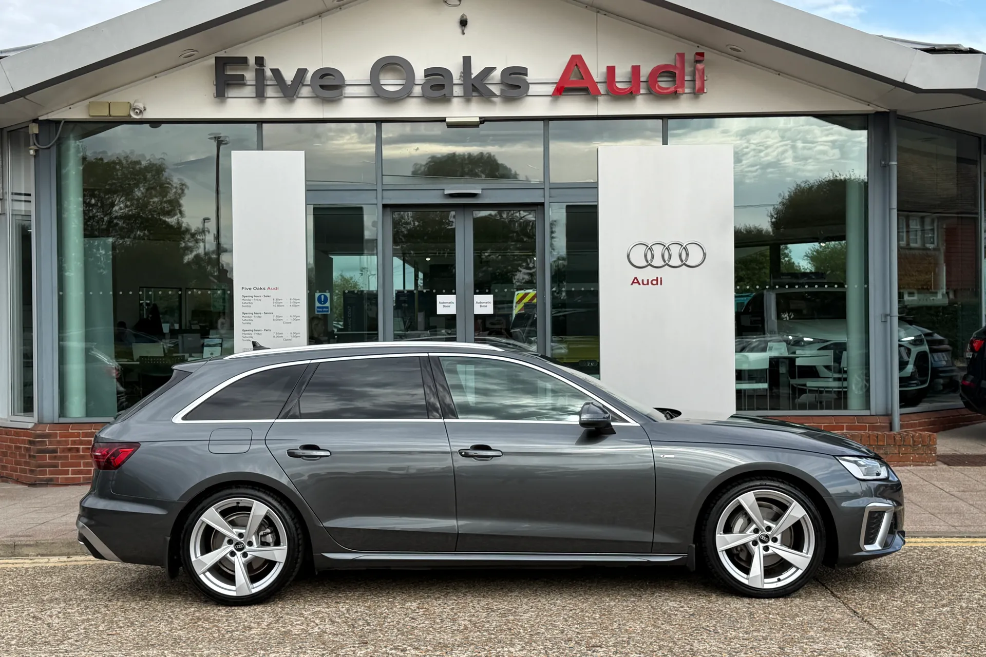 Audi A4 thumbnail image number 2