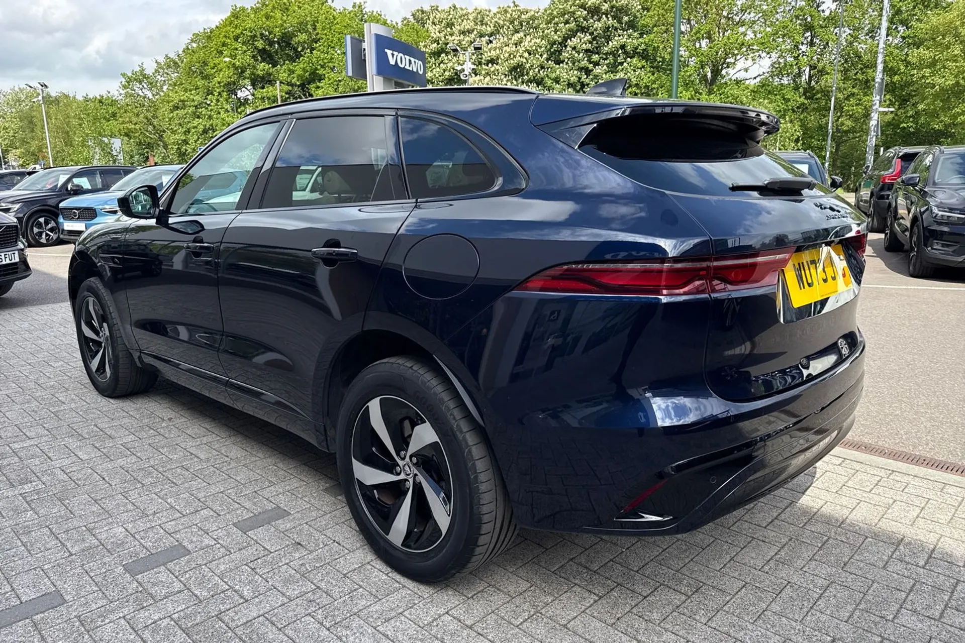 Jaguar F-PACE thumbnail image number 10