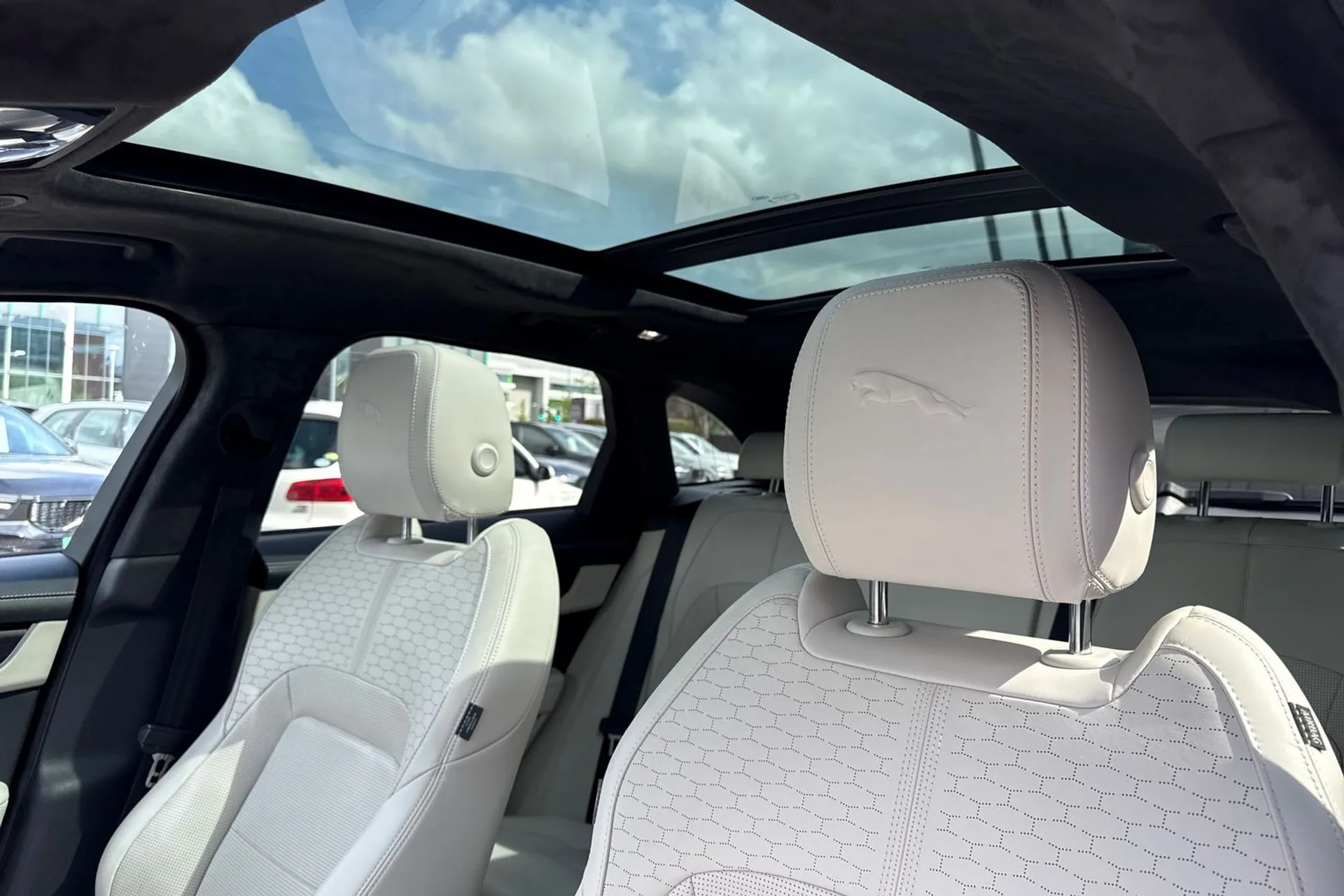 Jaguar F-PACE thumbnail image number 29