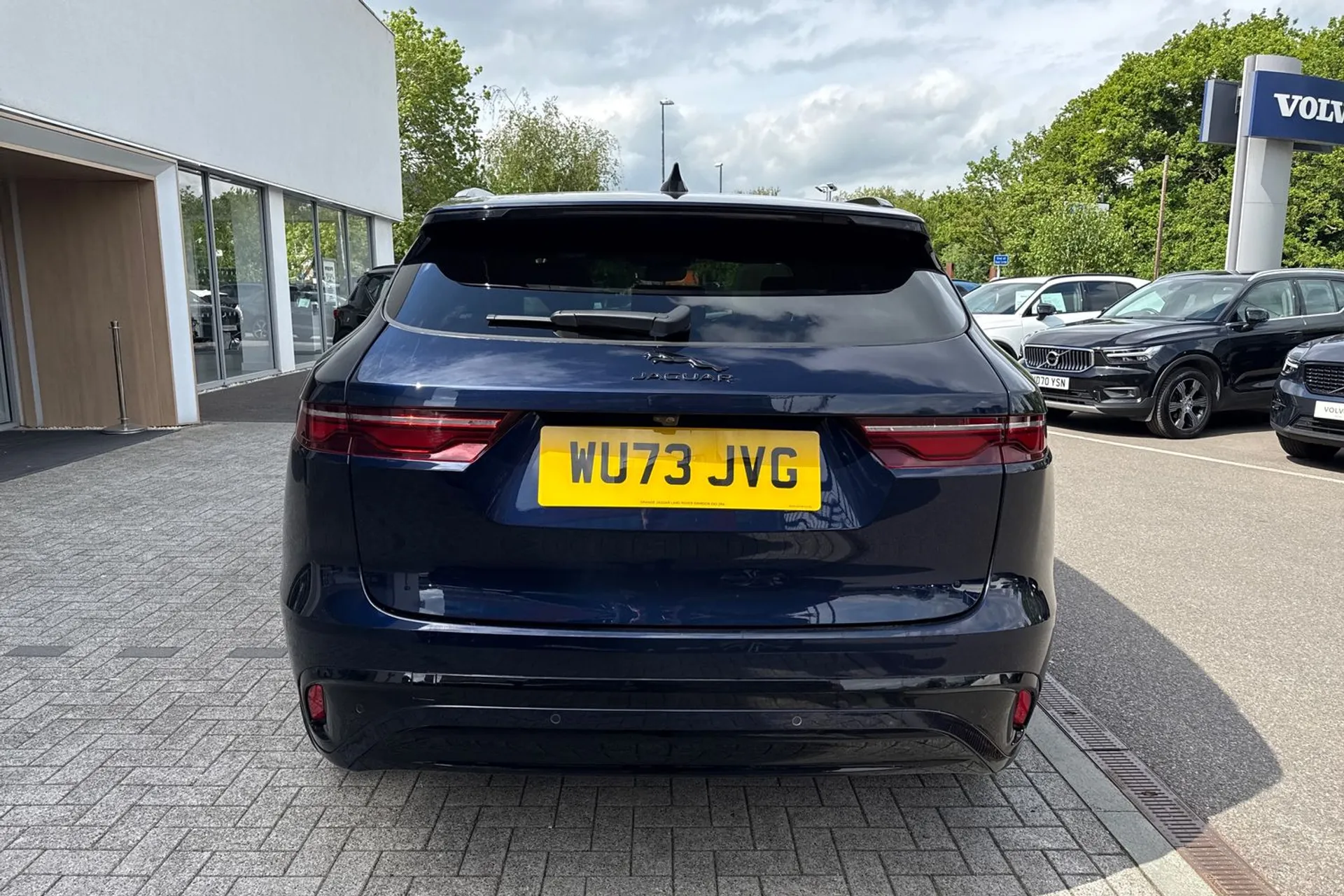Jaguar F-PACE thumbnail image number 9