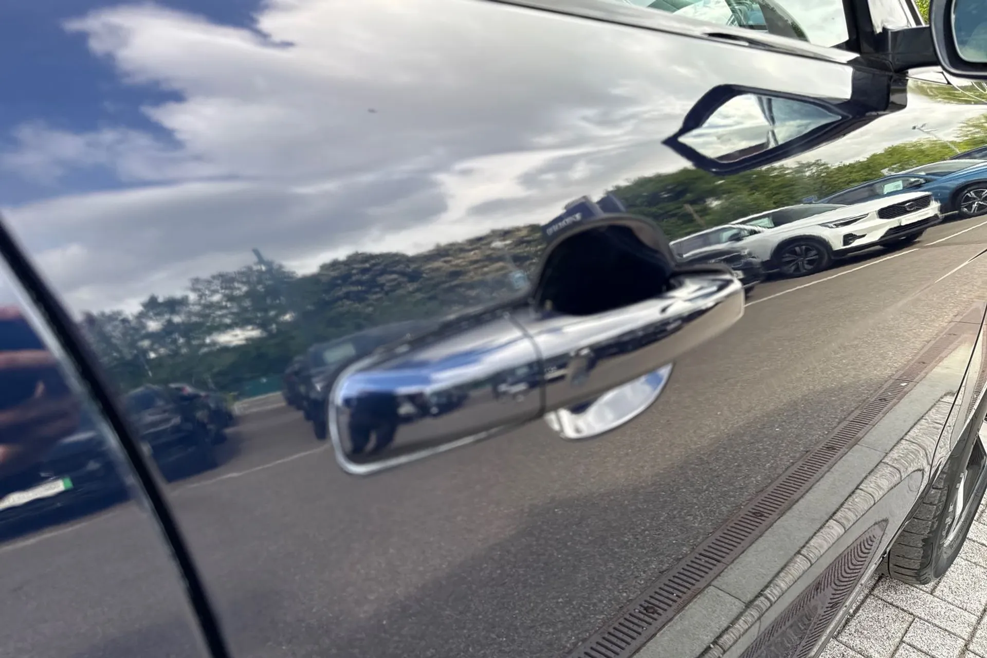 Jaguar F-PACE thumbnail image number 17
