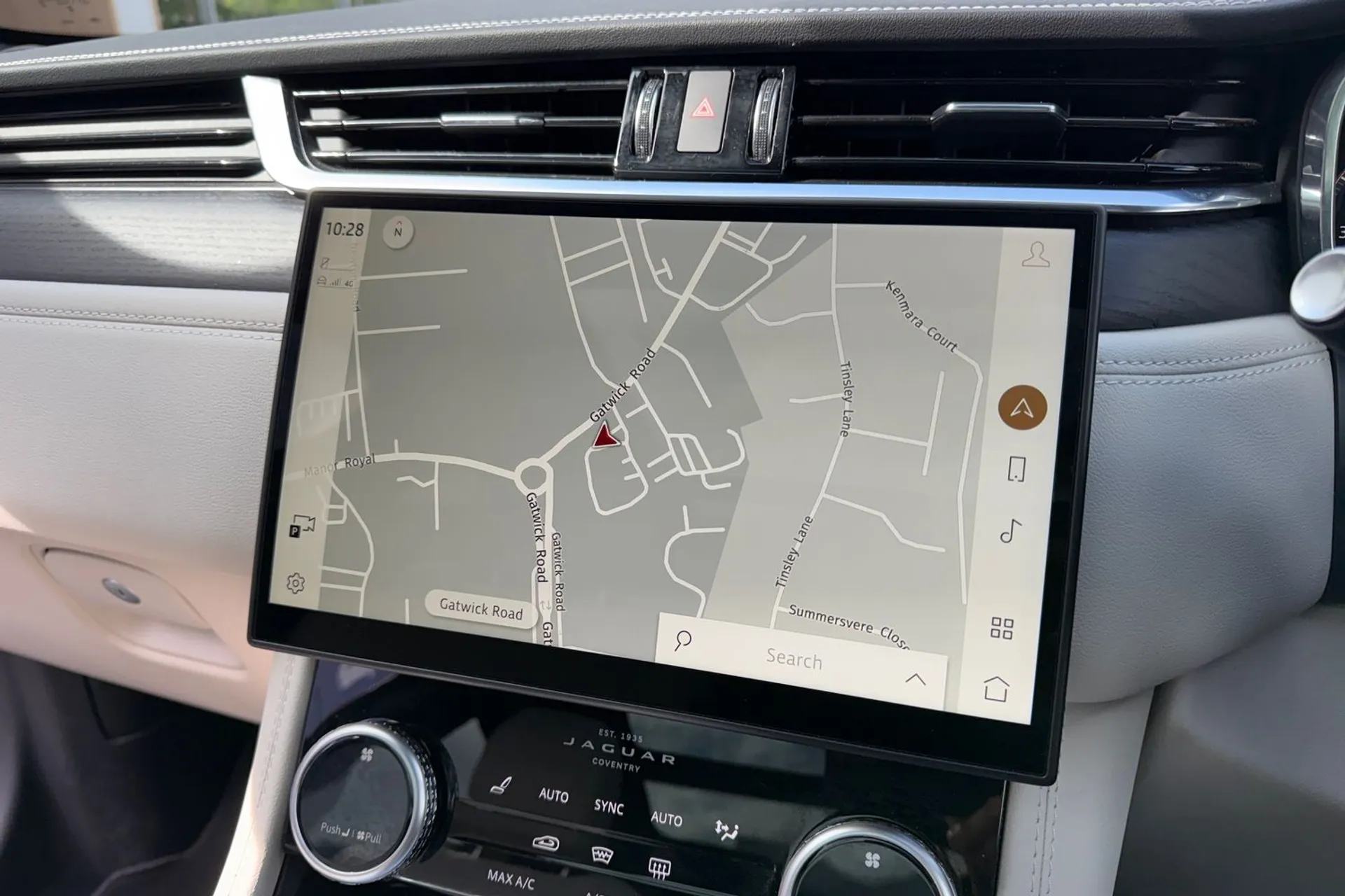 Jaguar F-PACE thumbnail image number 5