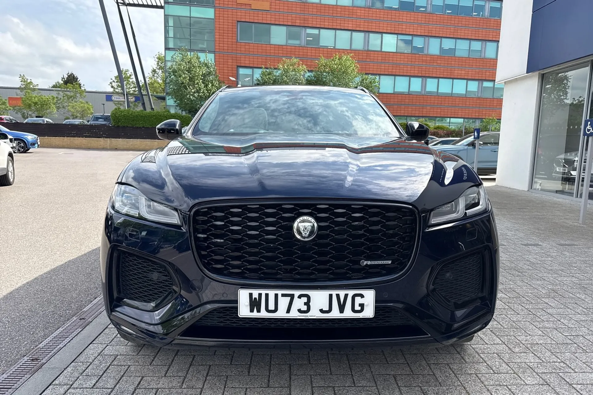 Jaguar F-PACE thumbnail image number 13