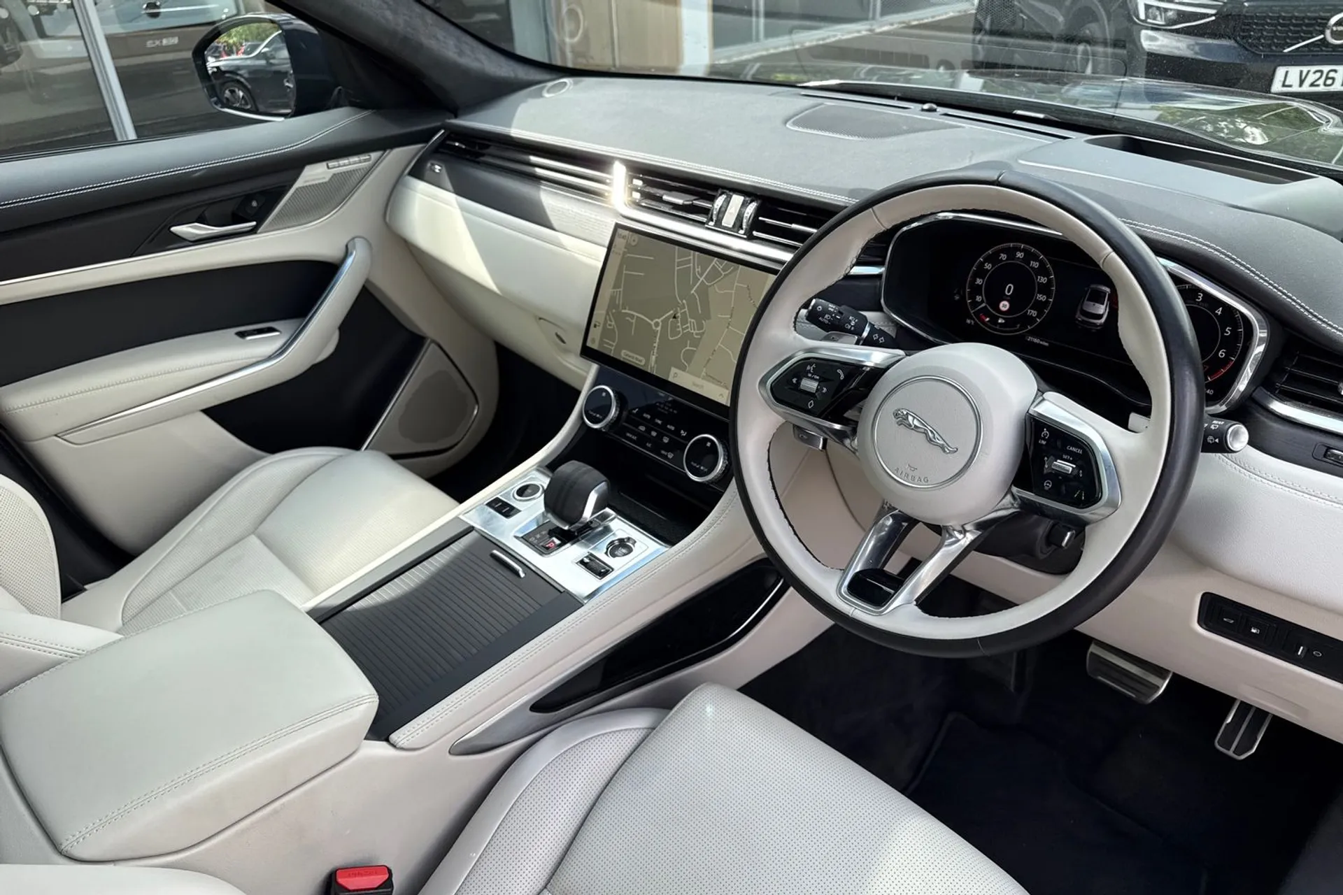 Jaguar F-PACE thumbnail image number 6