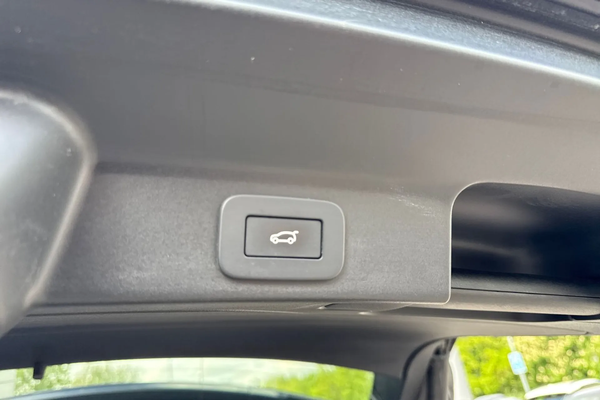 Jaguar F-PACE thumbnail image number 21