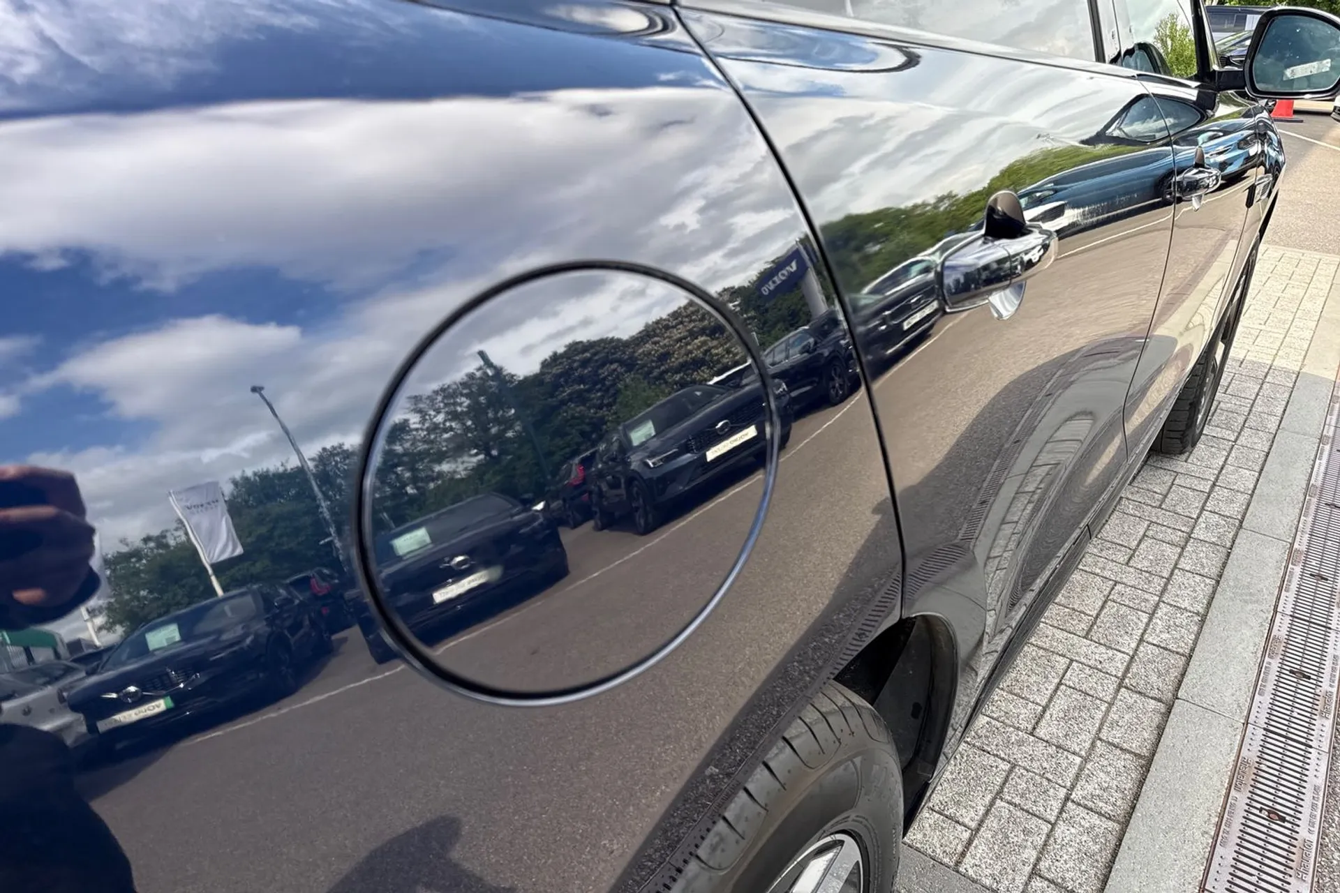 Jaguar F-PACE thumbnail image number 19