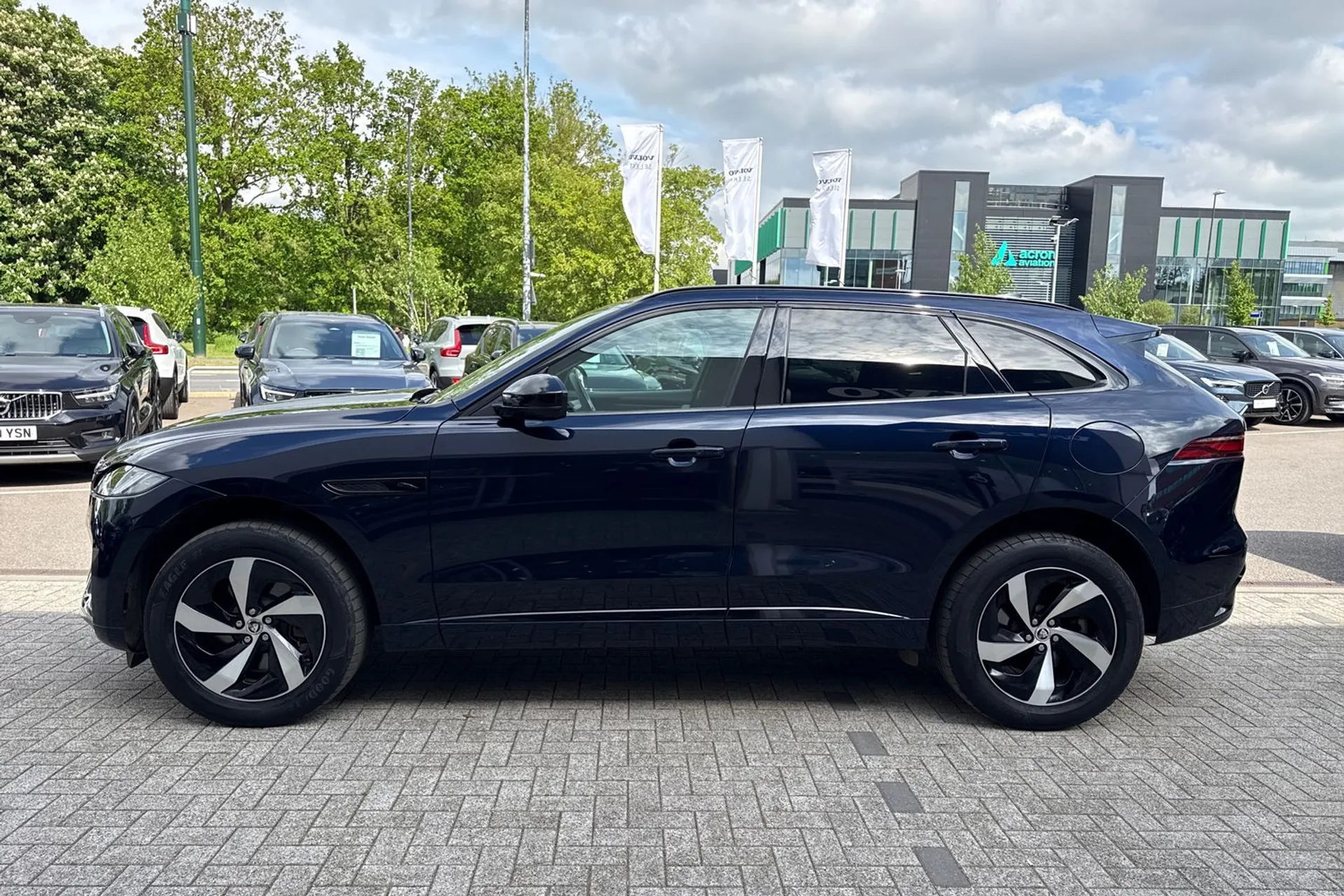 Jaguar F-PACE thumbnail image number 11