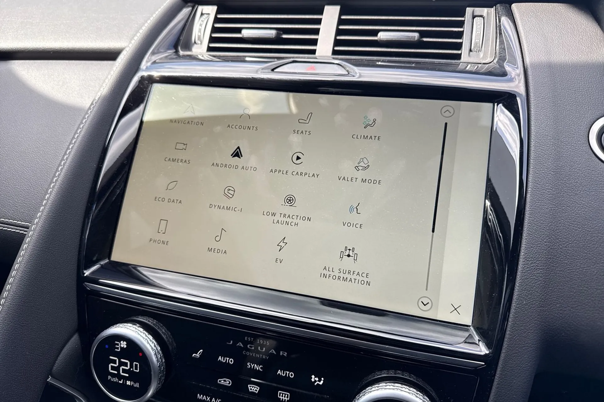 Jaguar E-PACE thumbnail image number 39