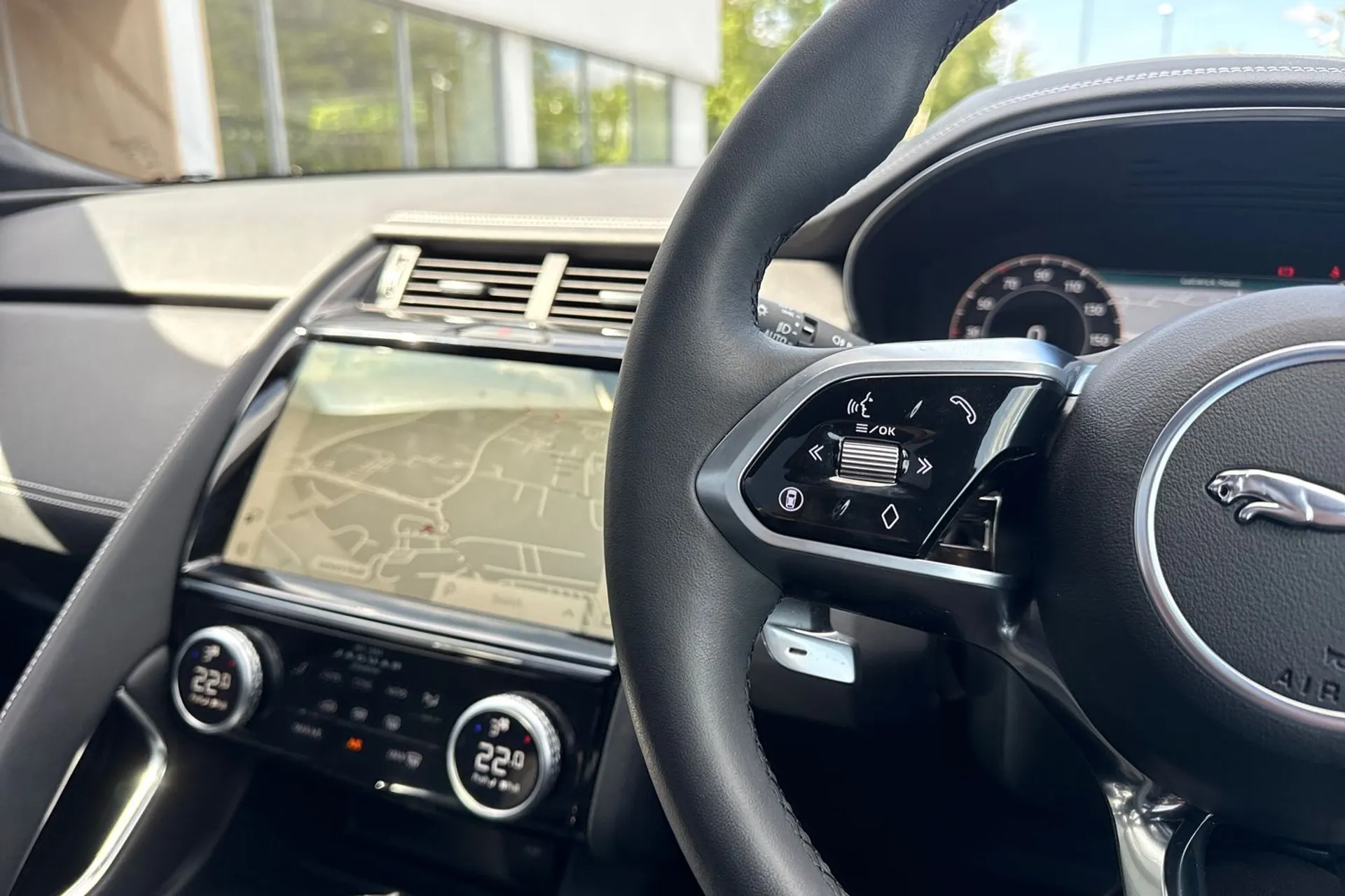 Jaguar E-PACE thumbnail image number 36
