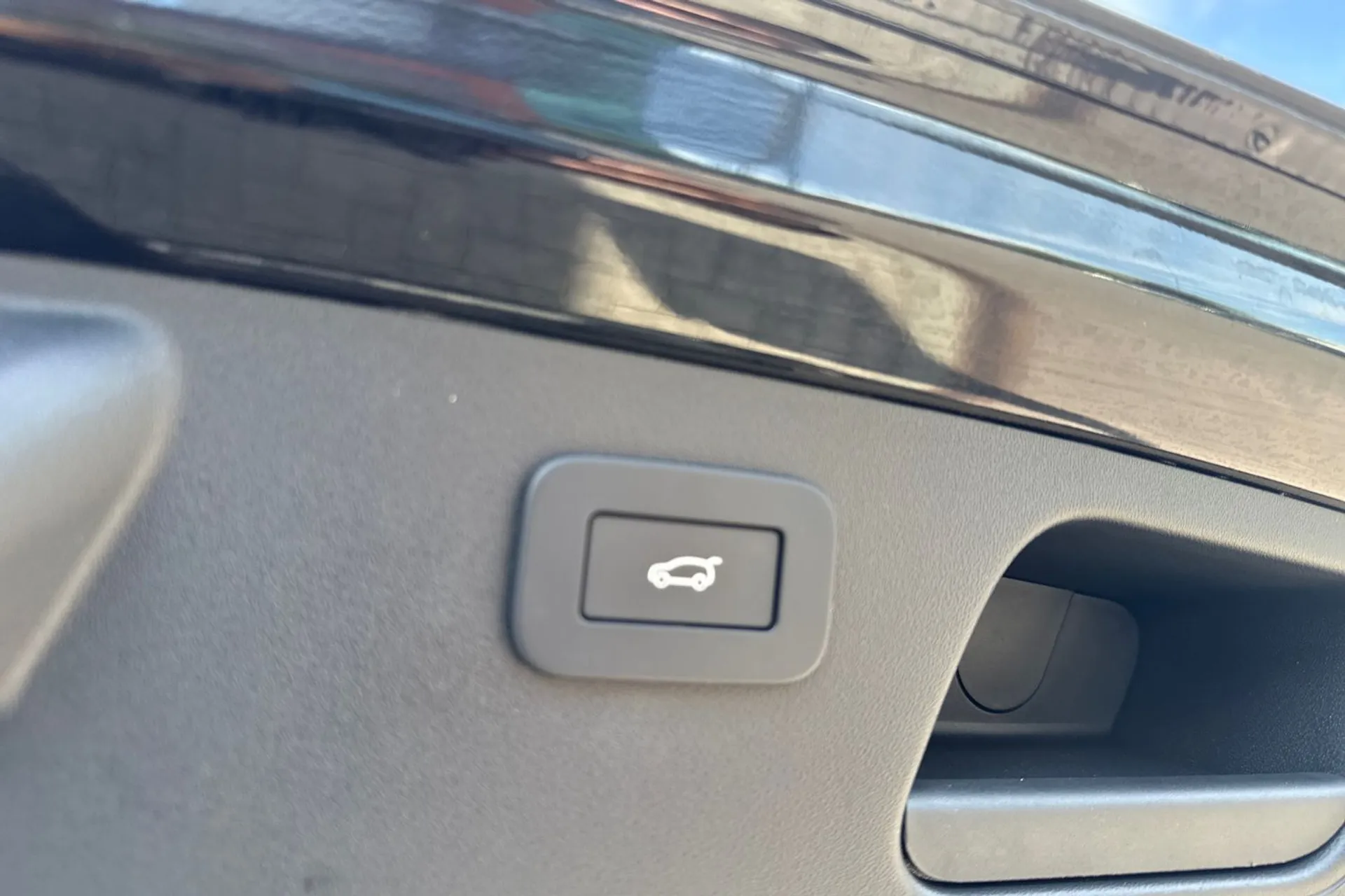 Jaguar E-PACE thumbnail image number 21