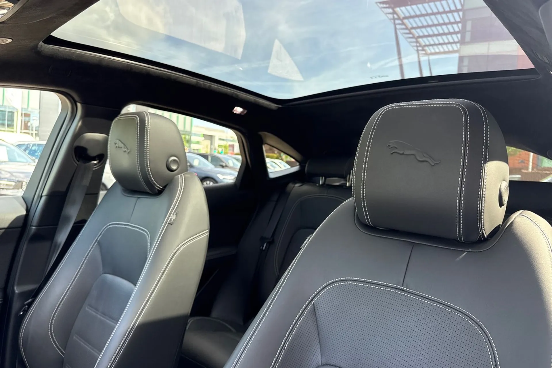 Jaguar E-PACE thumbnail image number 29