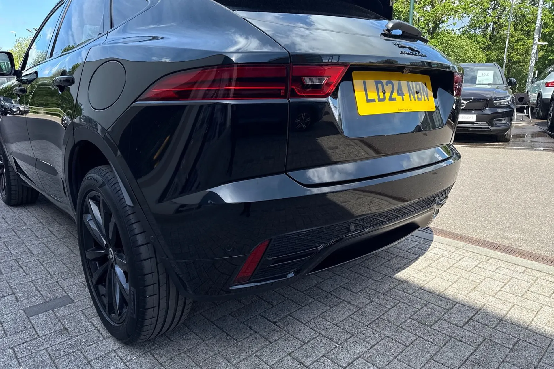 Jaguar E-PACE thumbnail image number 18
