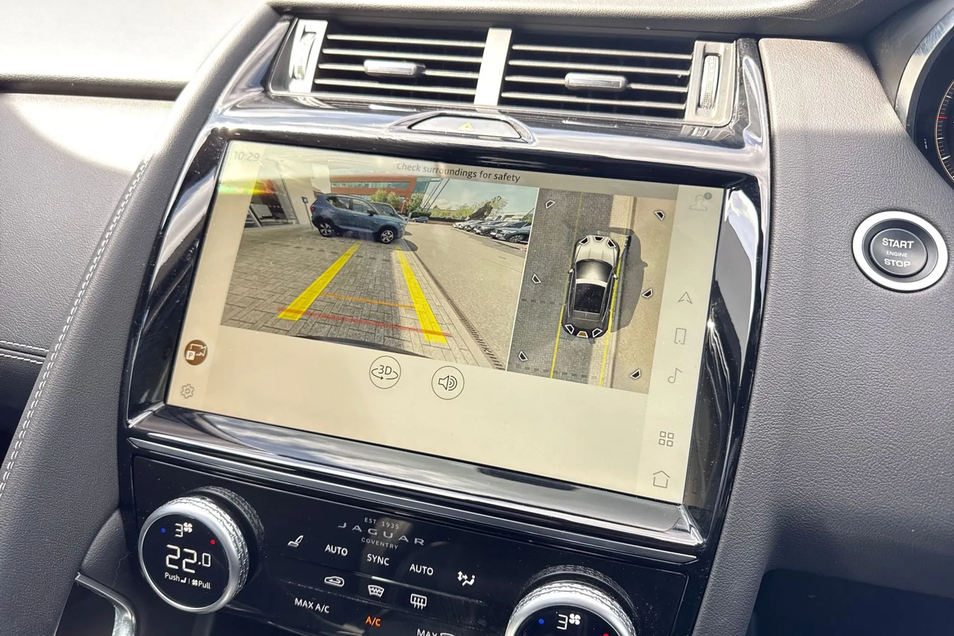Jaguar E-PACE thumbnail image number 4