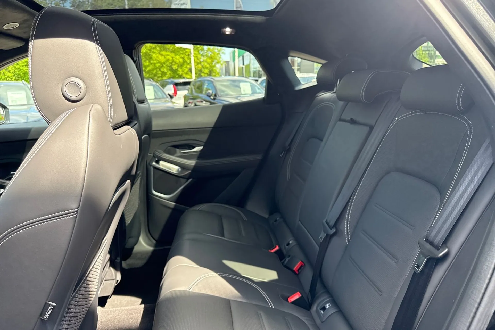 Jaguar E-PACE thumbnail image number 30