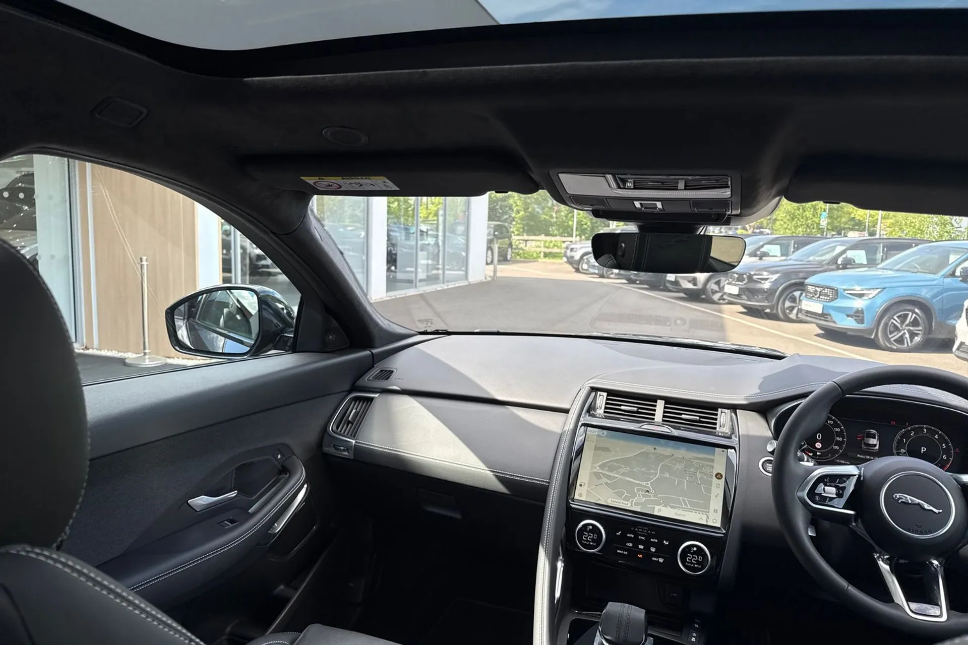 Jaguar E-PACE thumbnail image number 32
