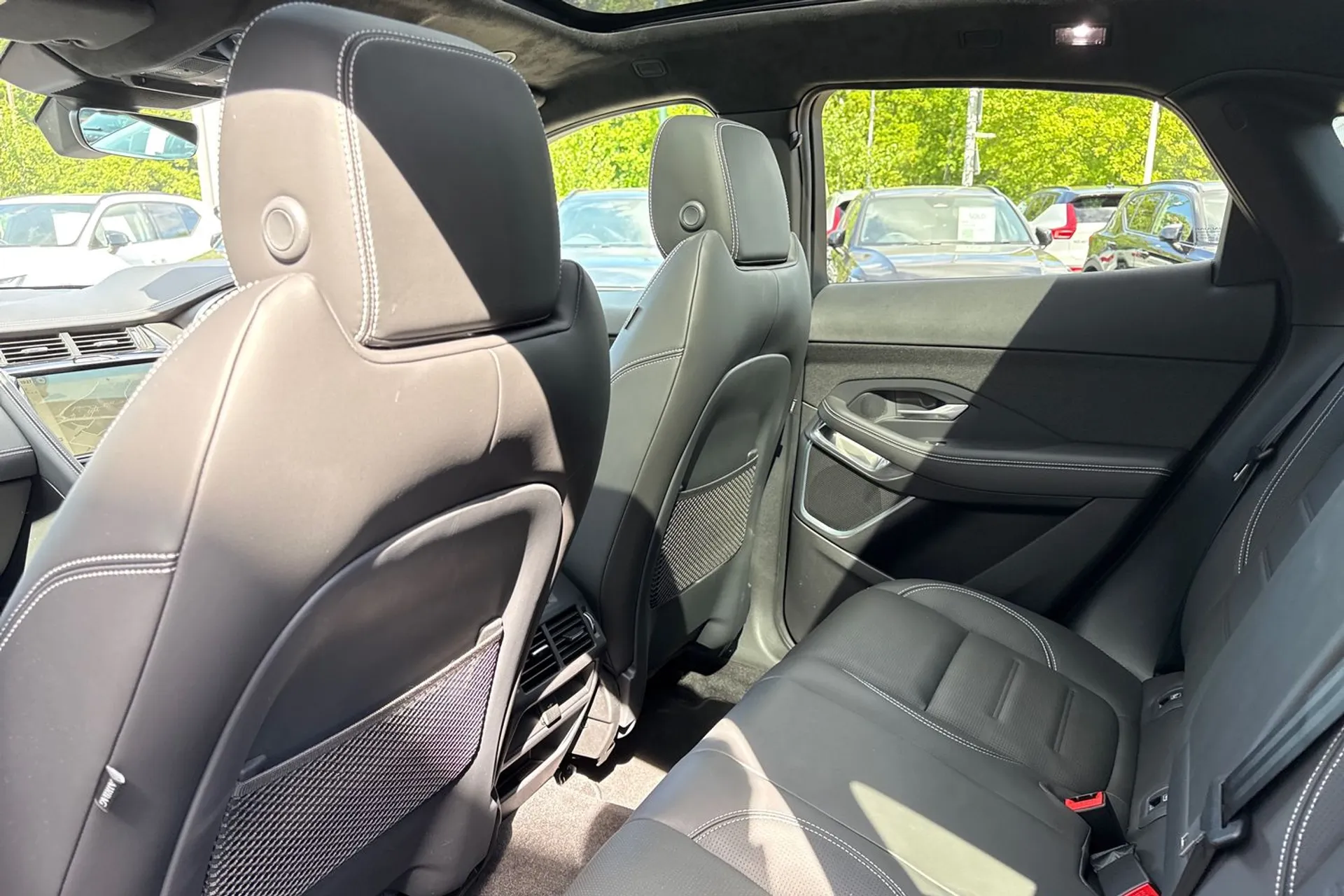 Jaguar E-PACE thumbnail image number 31