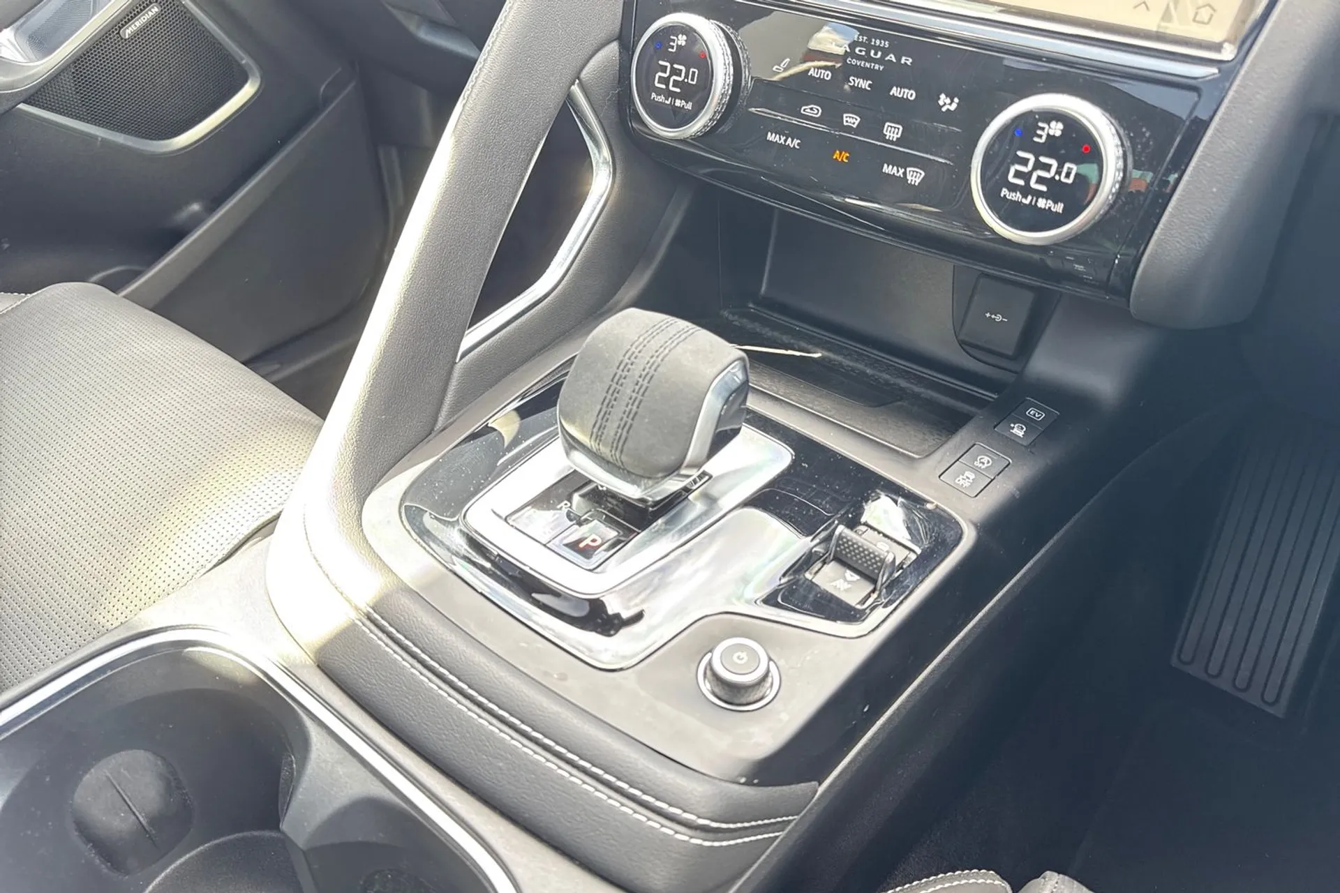 Jaguar E-PACE thumbnail image number 41