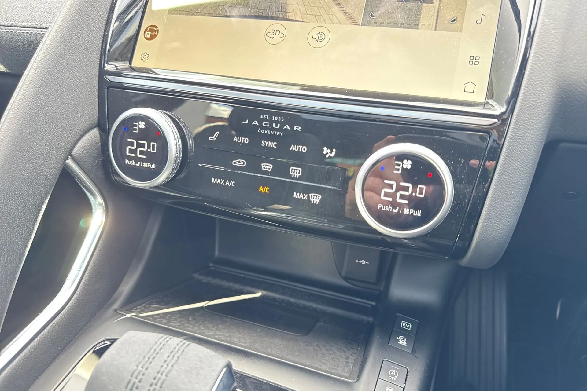 Jaguar E-PACE thumbnail image number 38