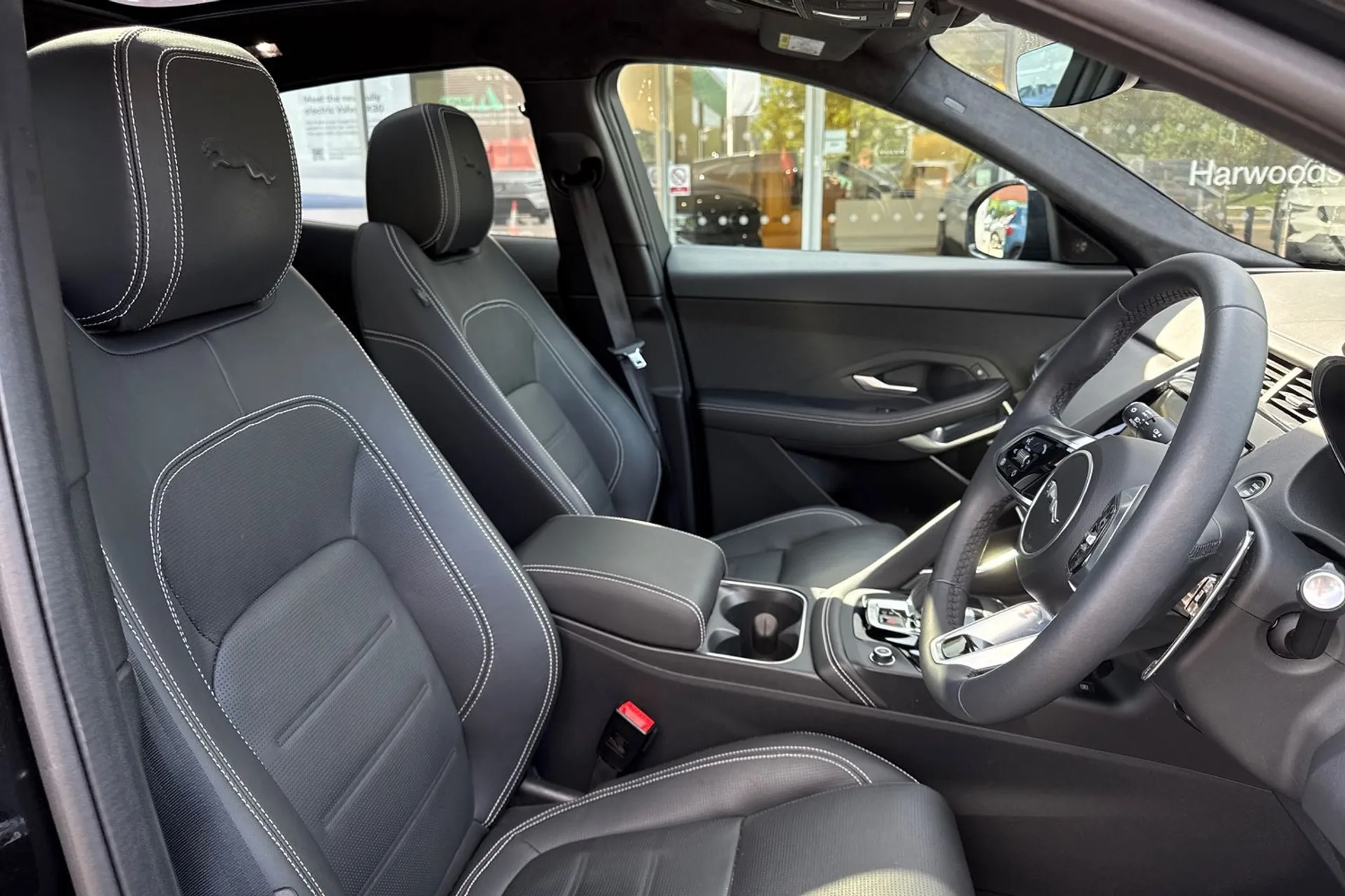 Jaguar E-PACE thumbnail image number 26