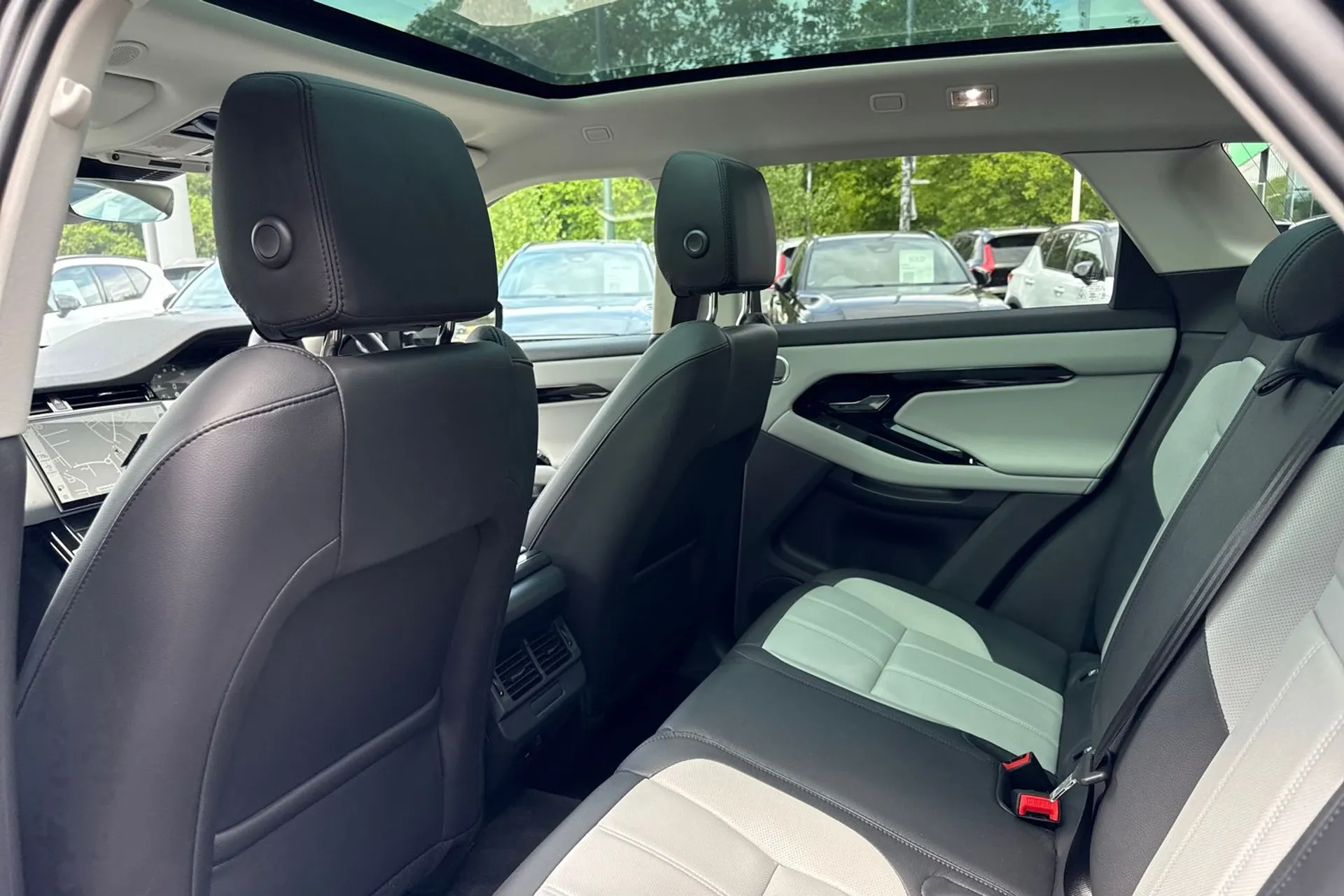 LAND ROVER RANGE ROVER EVOQUE thumbnail image number 31