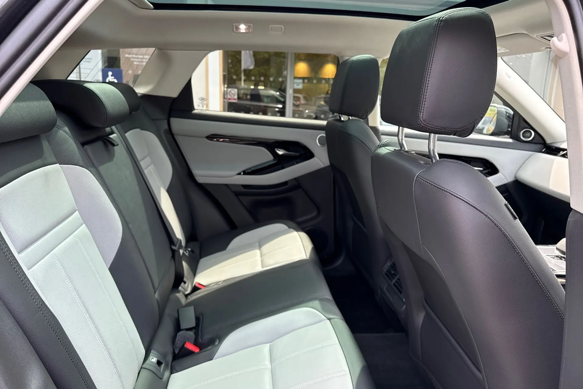 LAND ROVER RANGE ROVER EVOQUE thumbnail image number 23