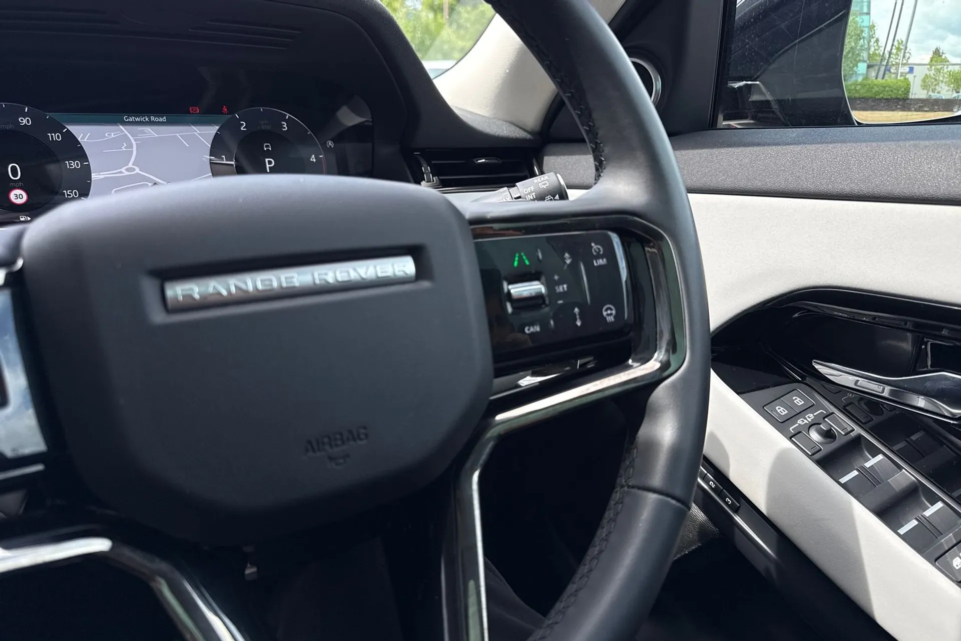 LAND ROVER RANGE ROVER EVOQUE thumbnail image number 37