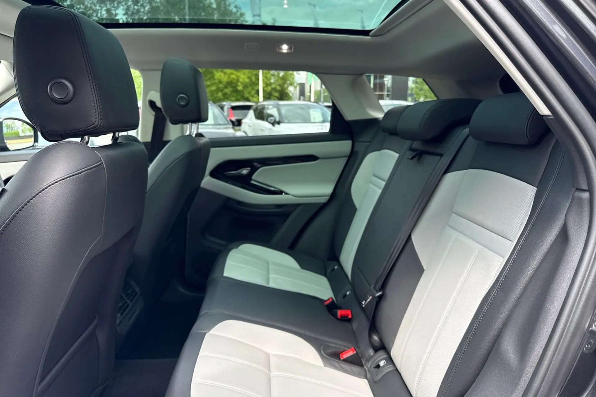 LAND ROVER RANGE ROVER EVOQUE thumbnail image number 30