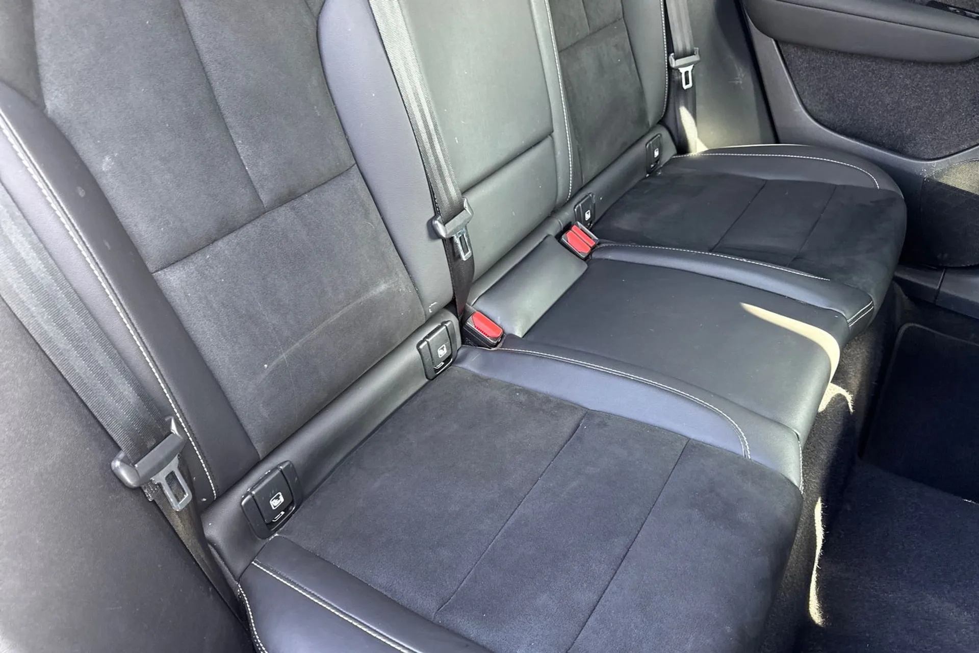 Volvo XC40 thumbnail image number 25