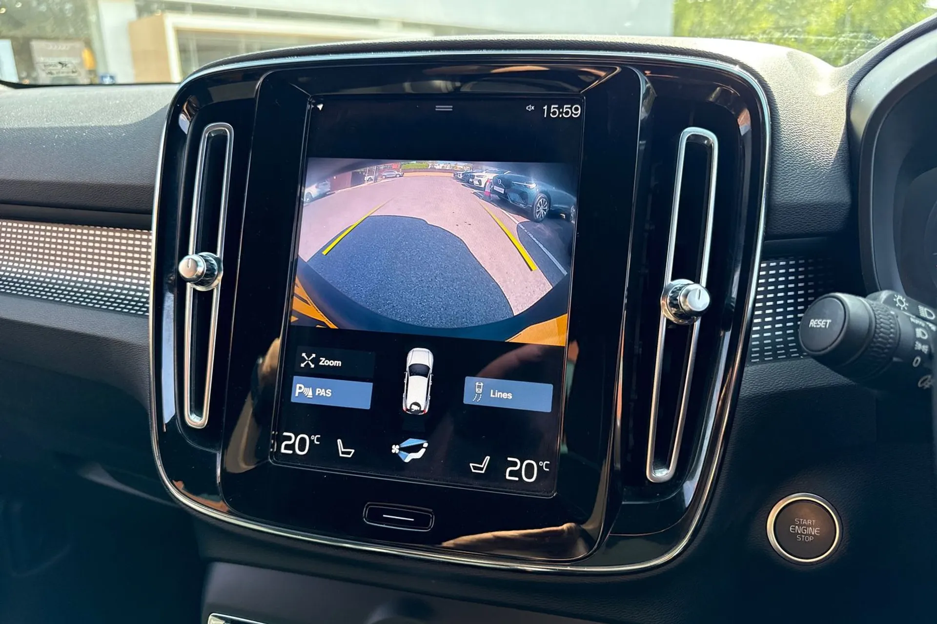 Volvo XC40 thumbnail image number 4