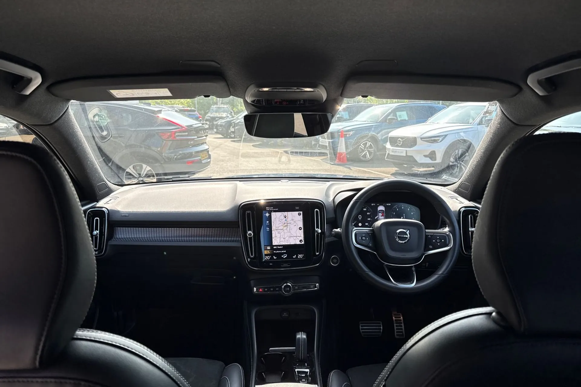 Volvo XC40 thumbnail image number 3
