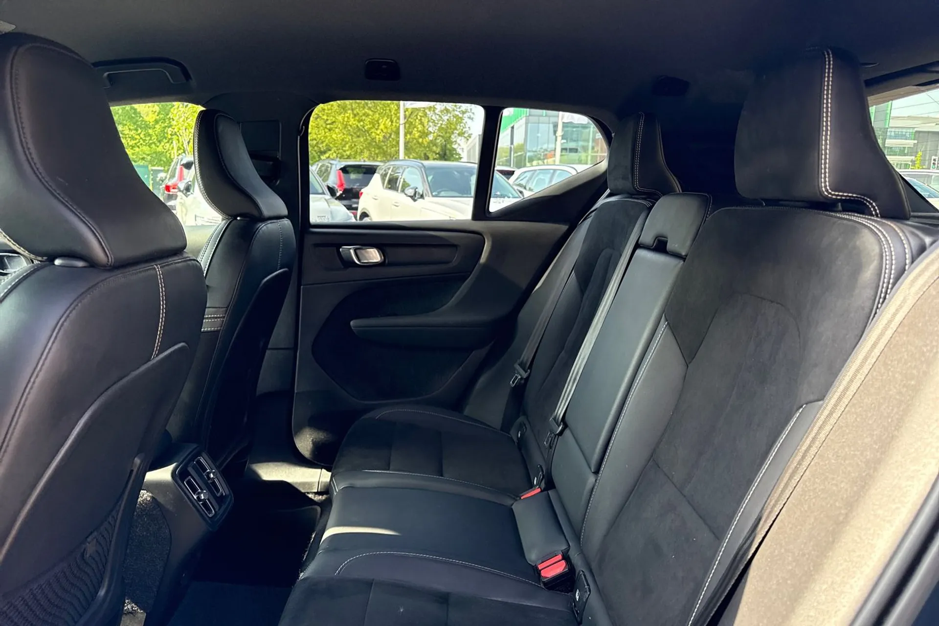 Volvo XC40 thumbnail image number 30