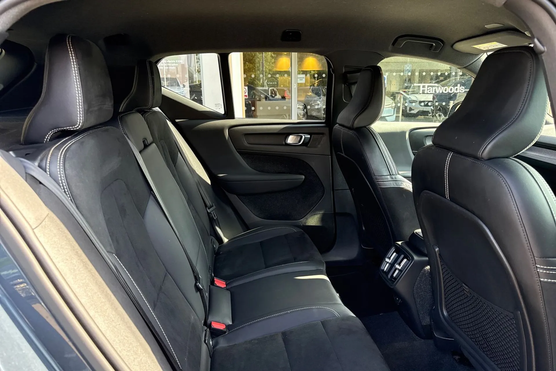Volvo XC40 thumbnail image number 23