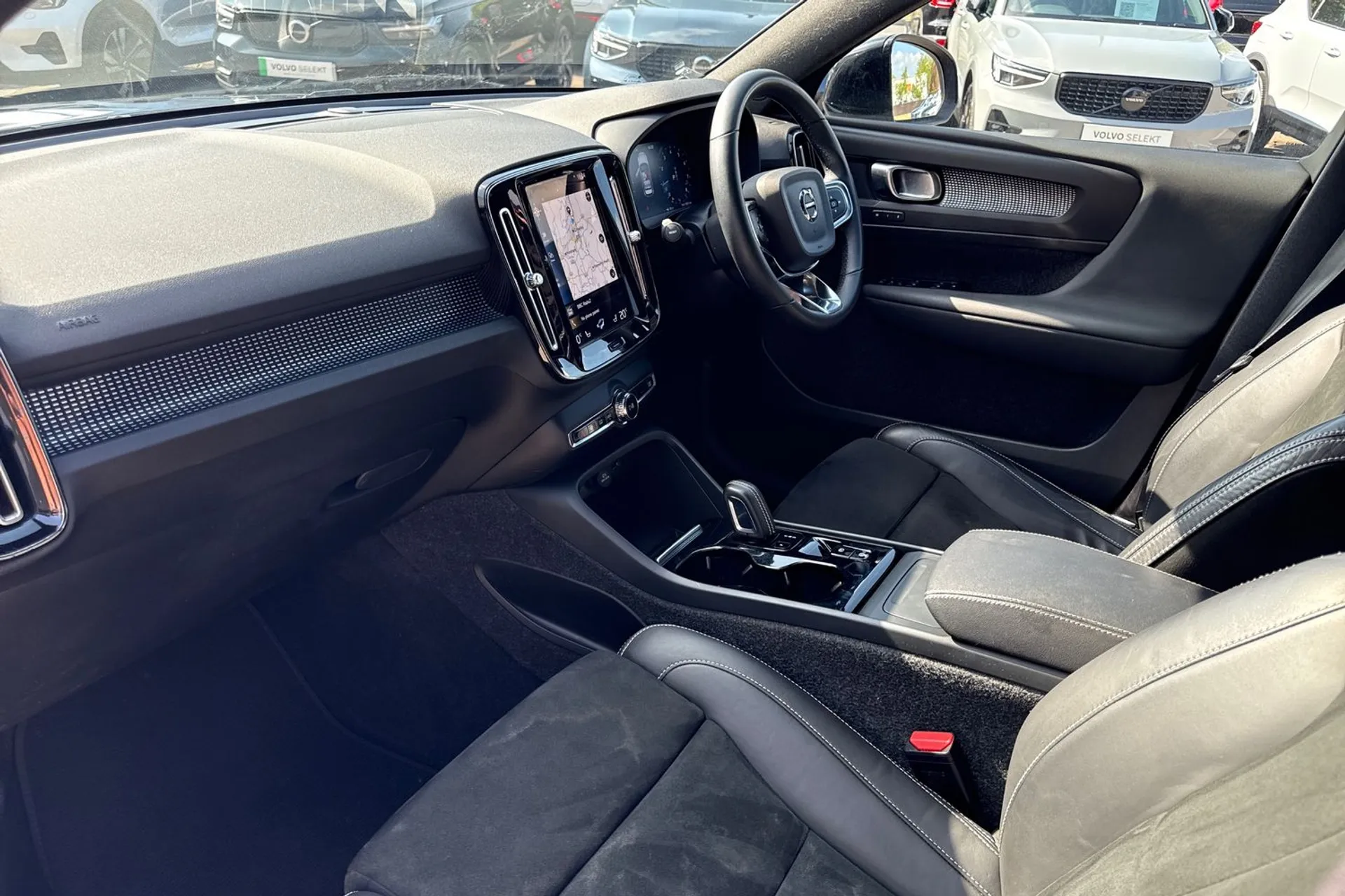 Volvo XC40 thumbnail image number 27