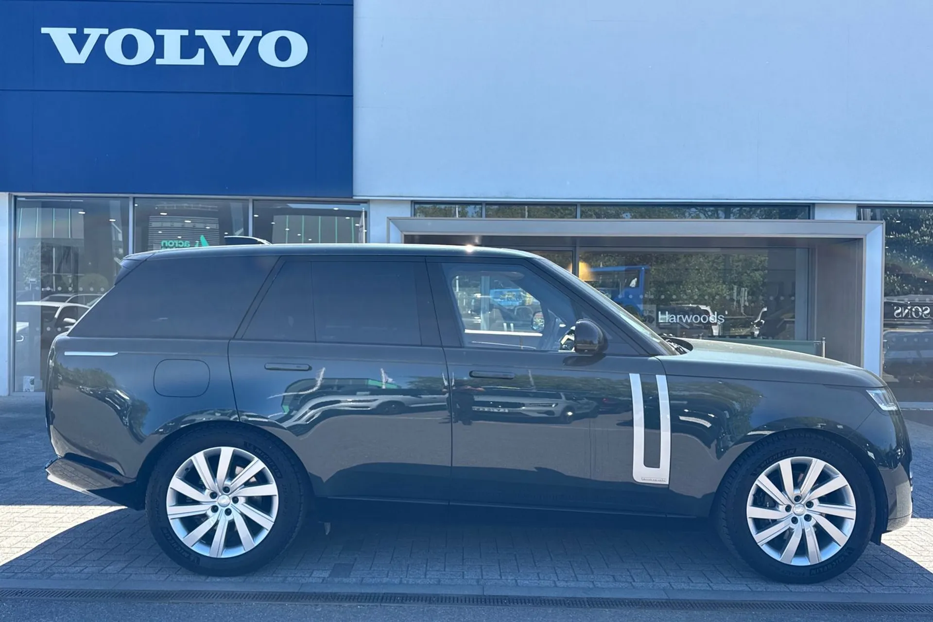 LAND ROVER RANGE ROVER thumbnail image number 2